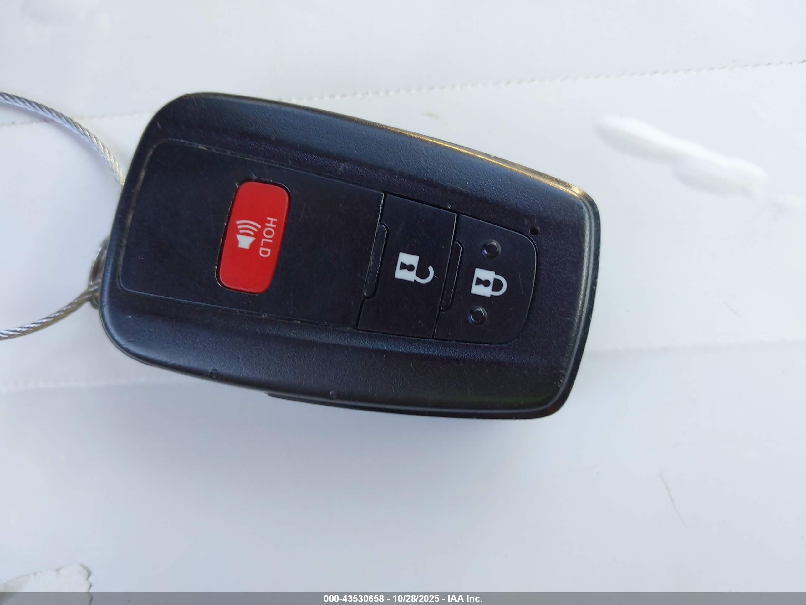TOYOTA PRIUS image 11
