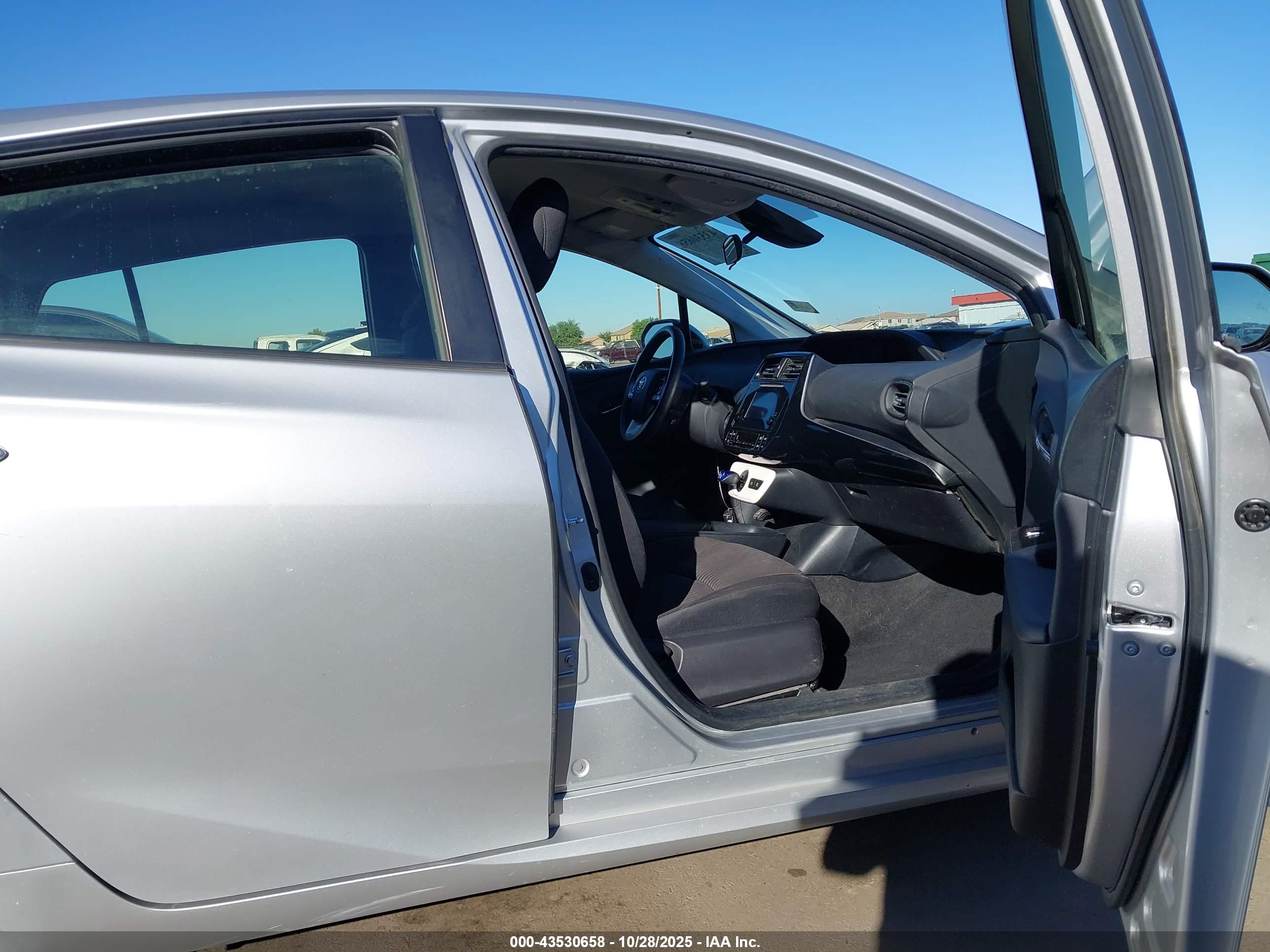 TOYOTA PRIUS image 5