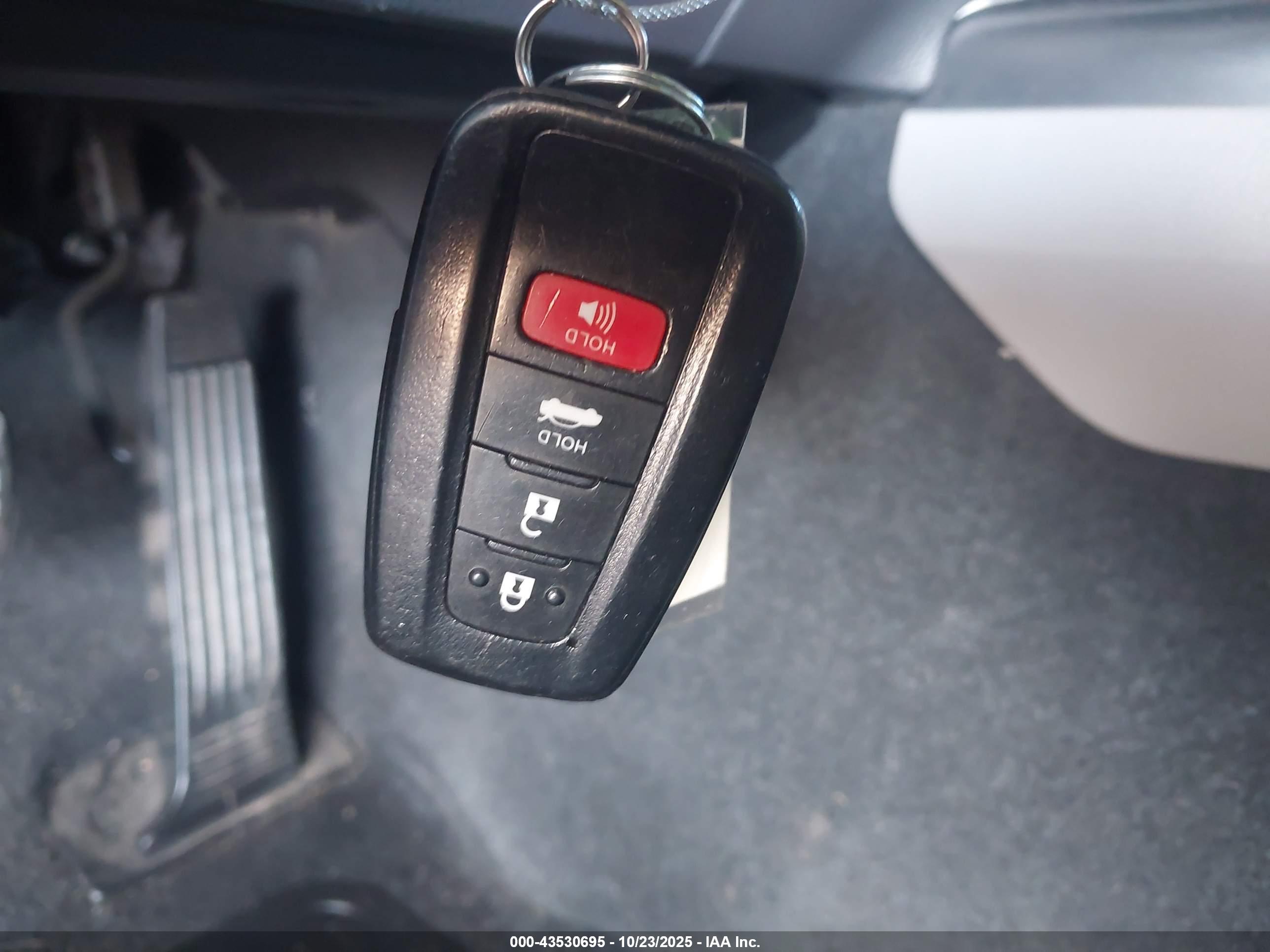 TOYOTA CAMRY image 11