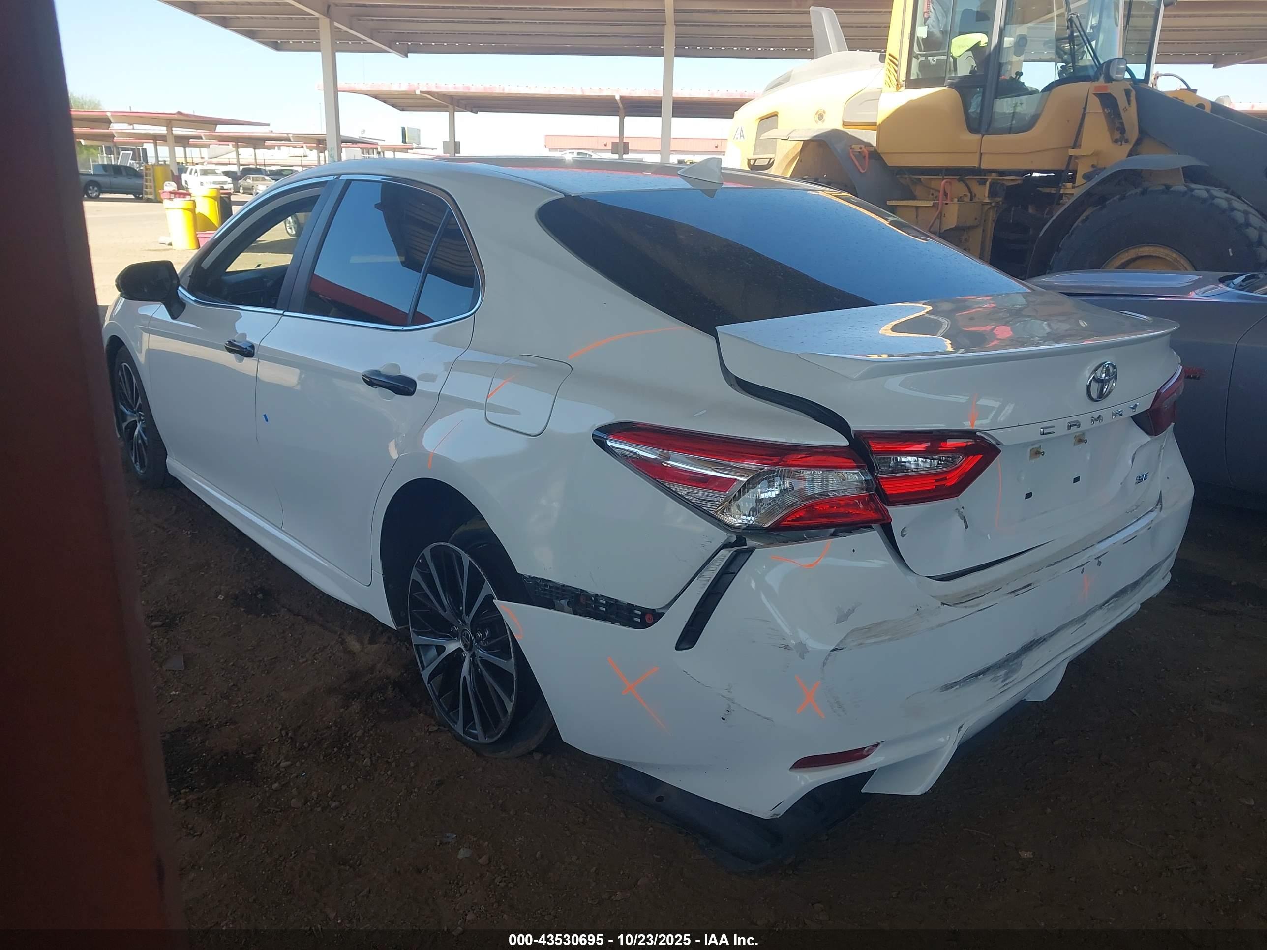 TOYOTA CAMRY image 3