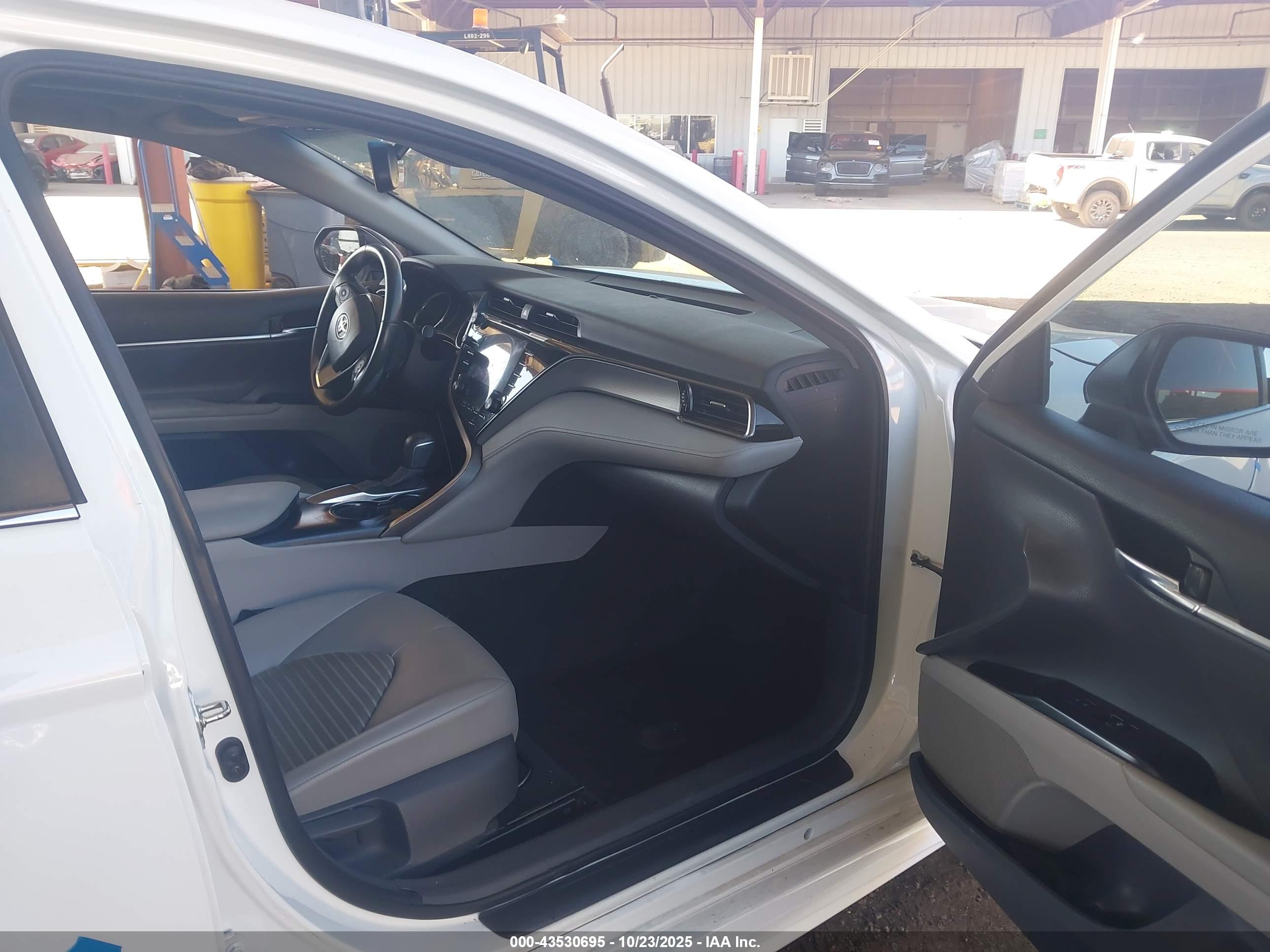 TOYOTA CAMRY image 5