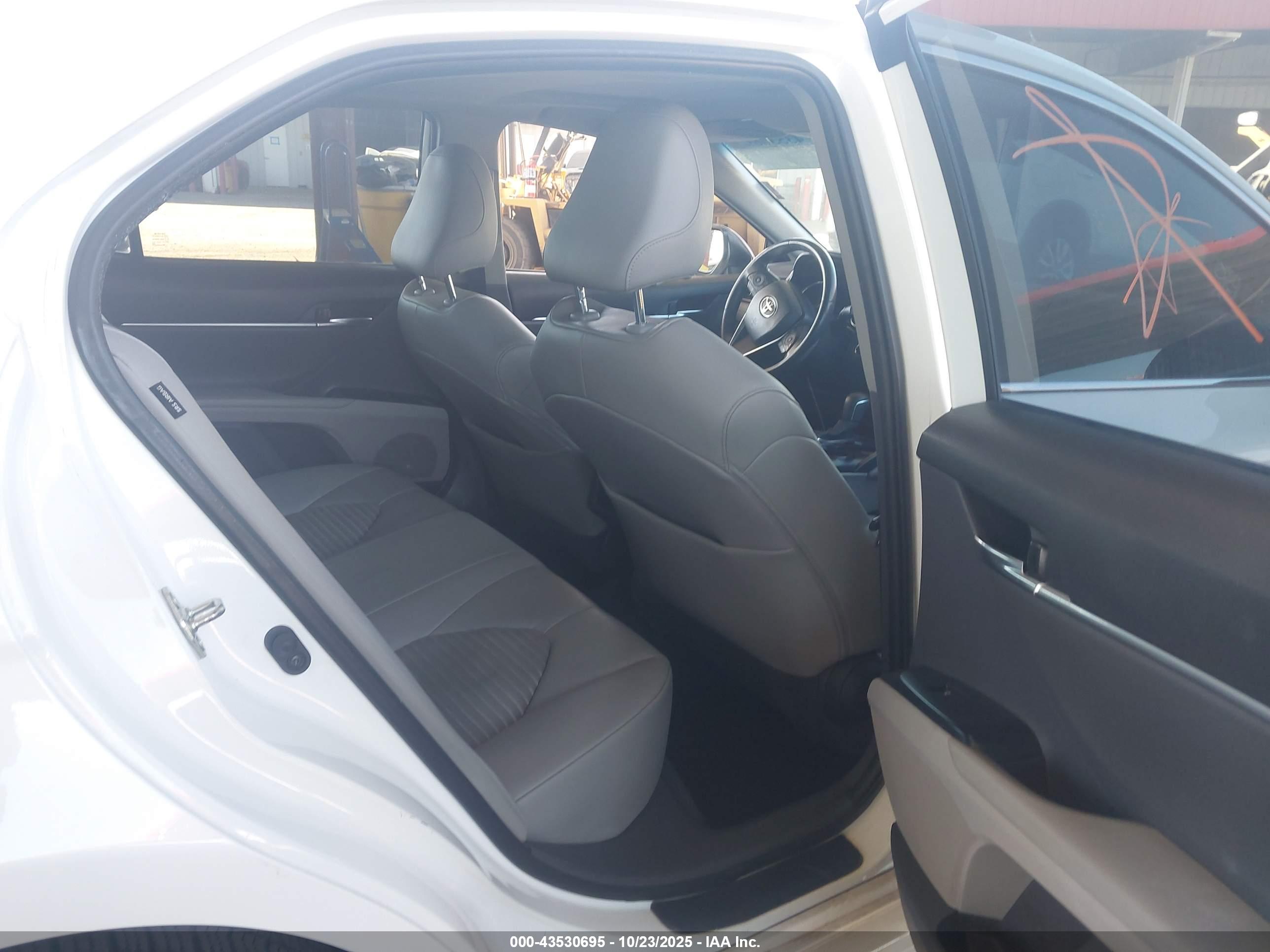 TOYOTA CAMRY image 8