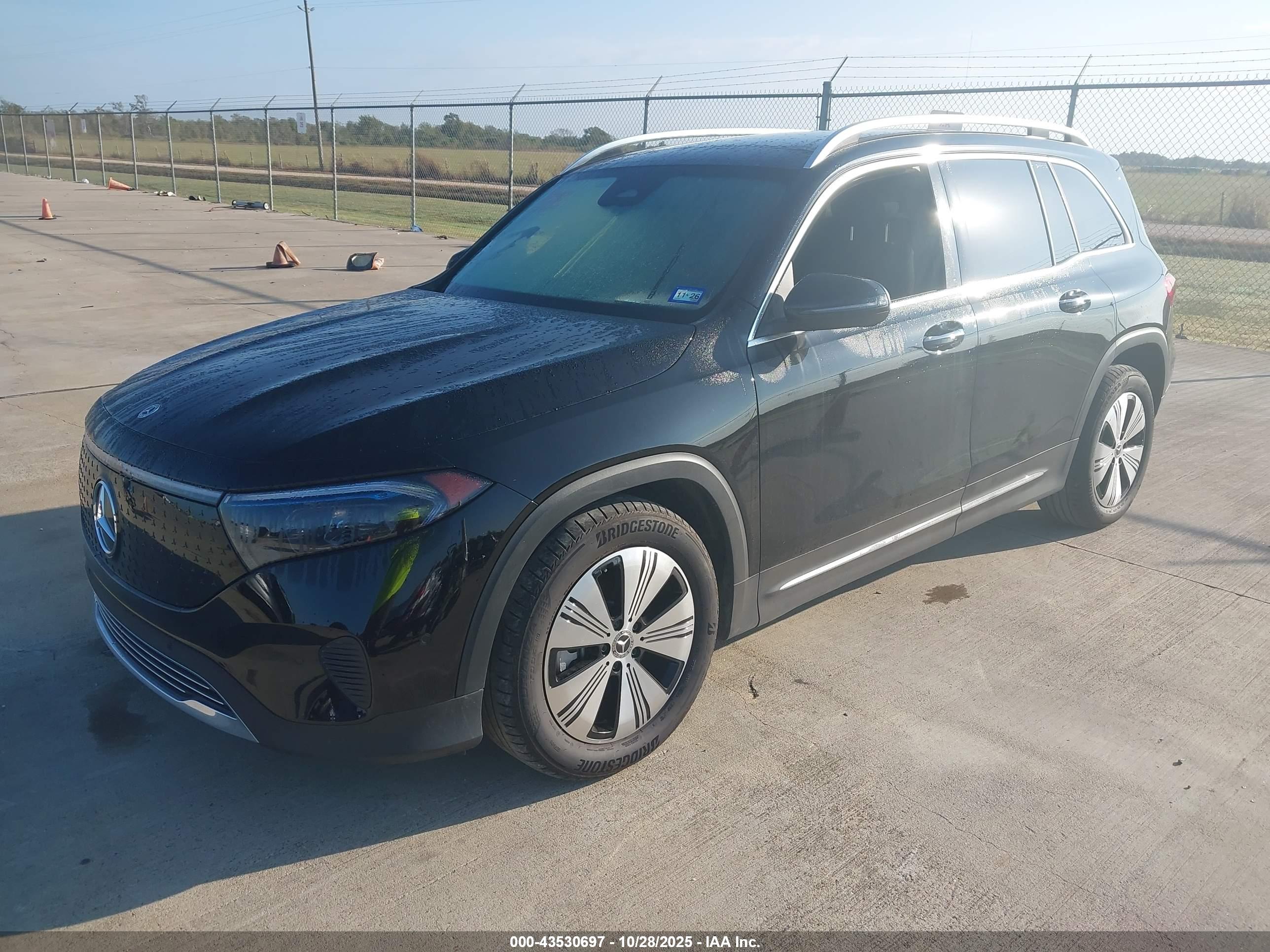 MERCEDES-BENZ EQB image 2