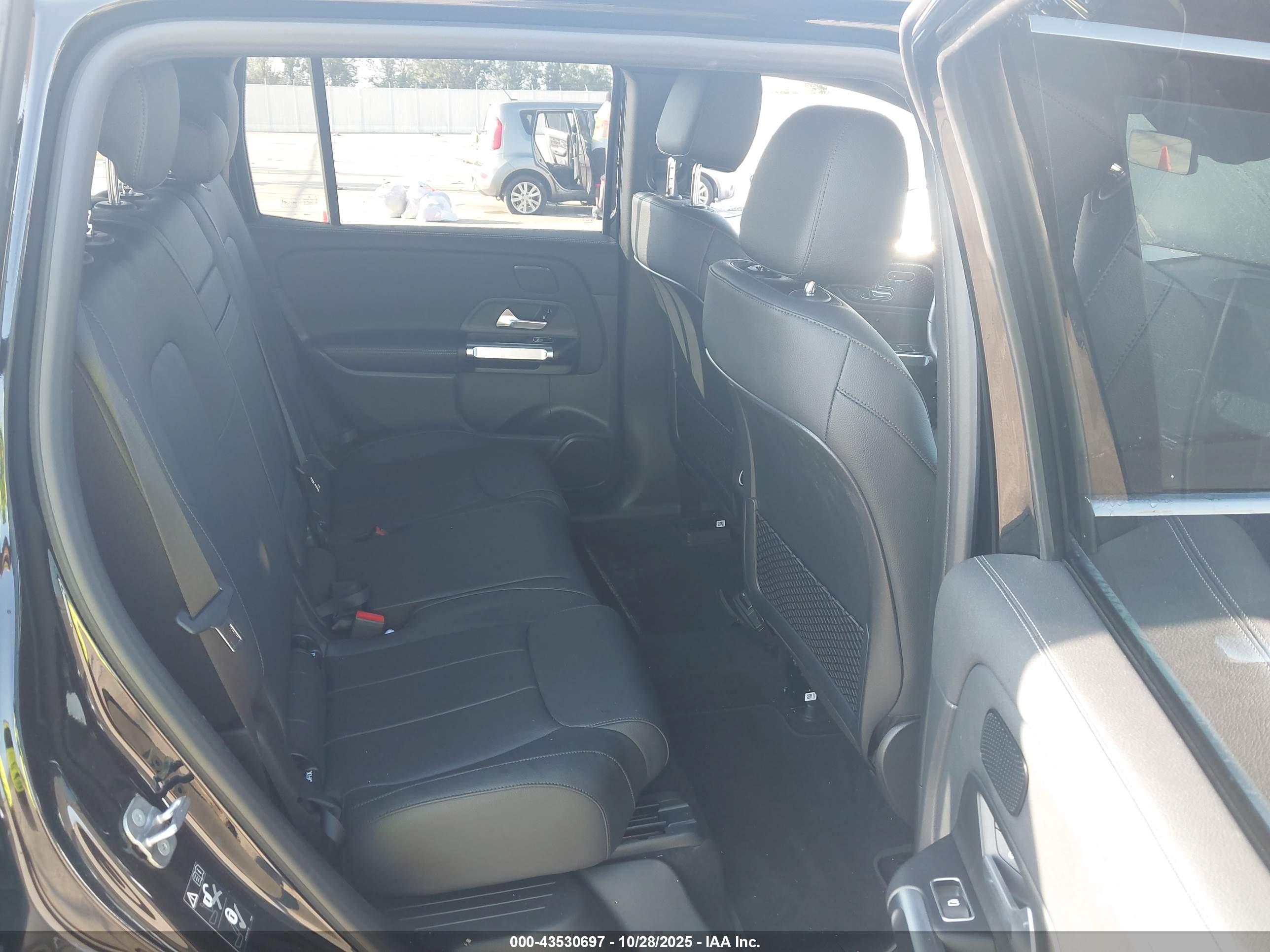 MERCEDES-BENZ EQB image 8