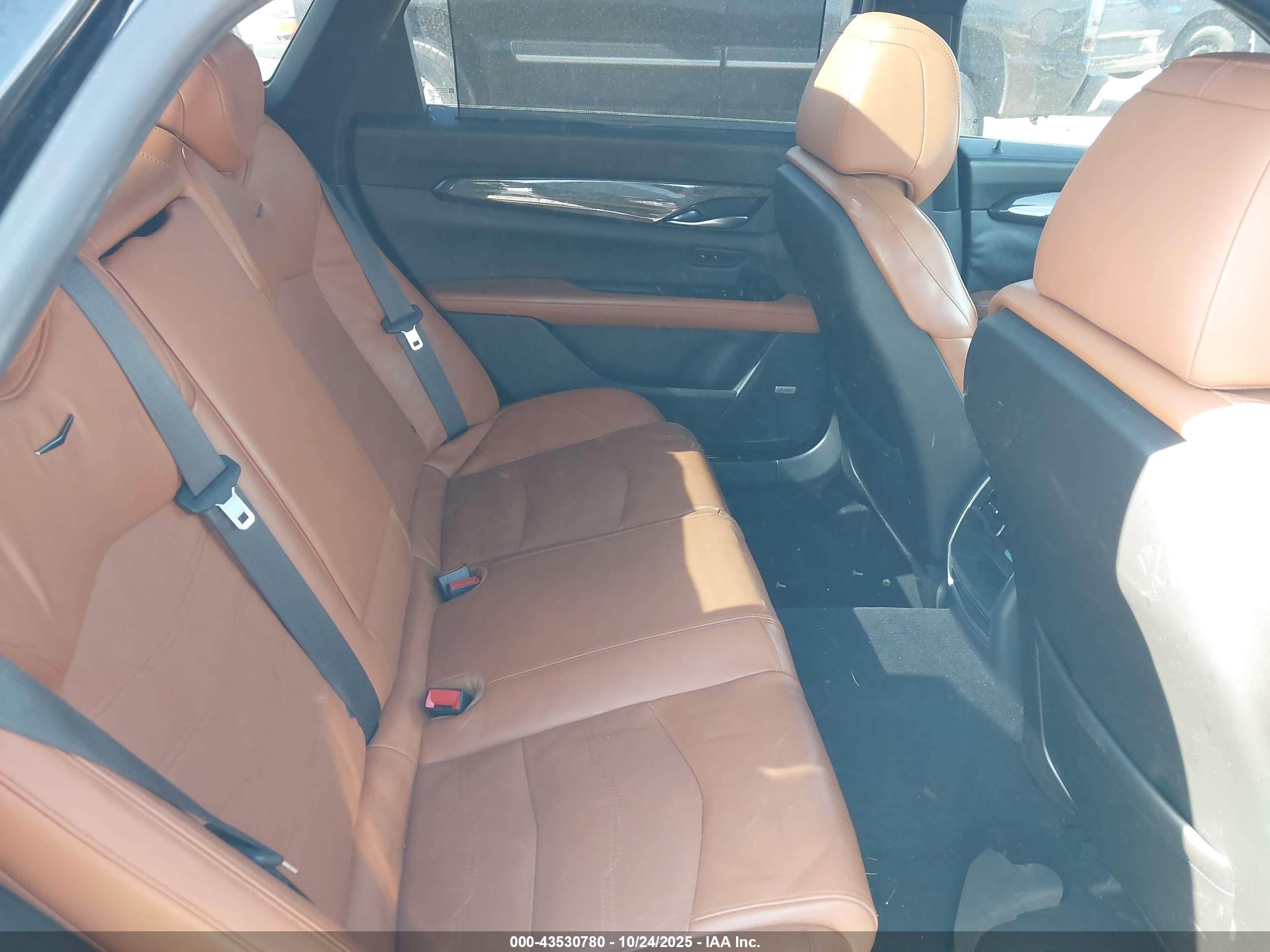 CADILLAC CT6 image 8