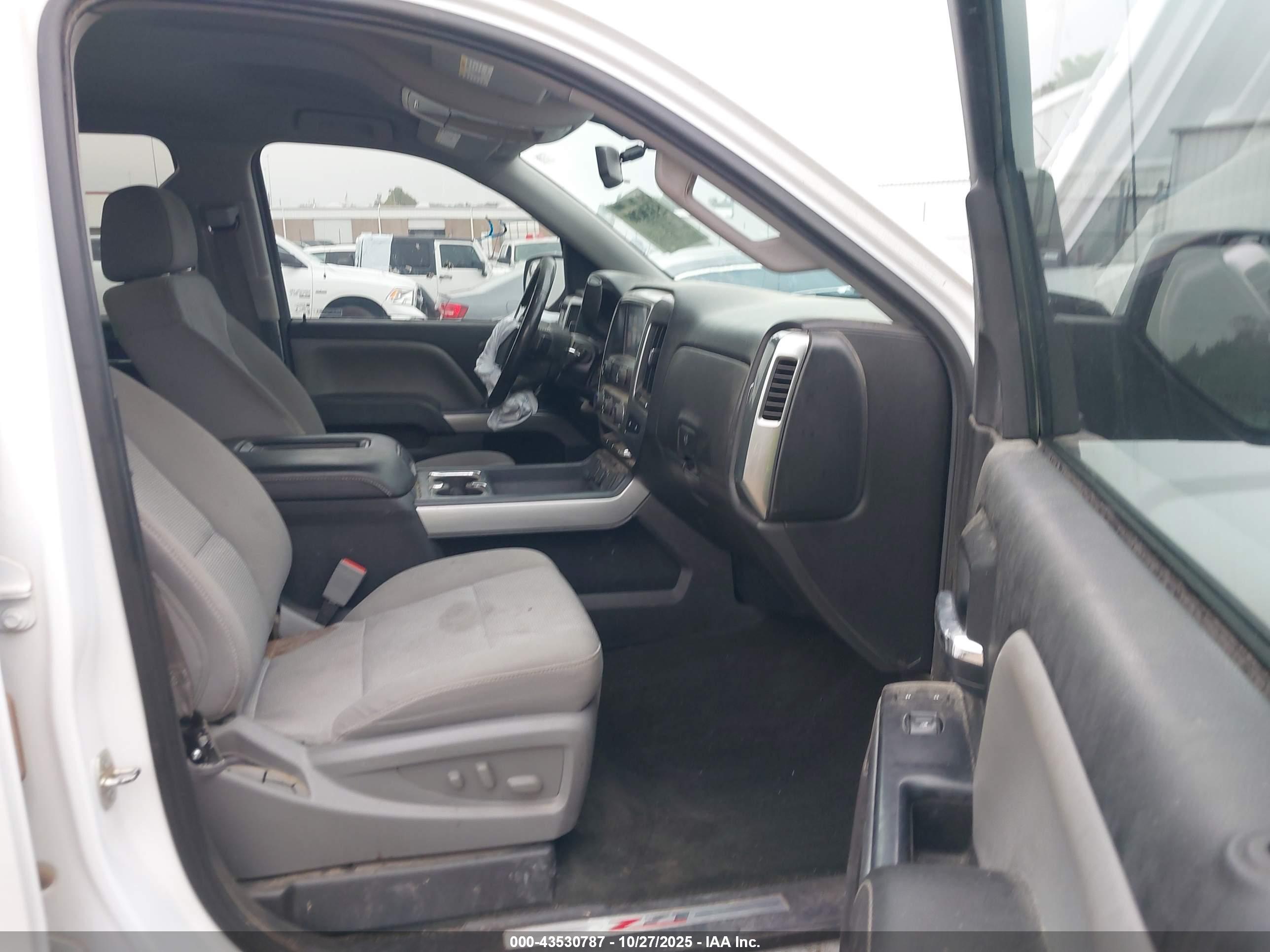 CHEVROLET SILVERADO image 5