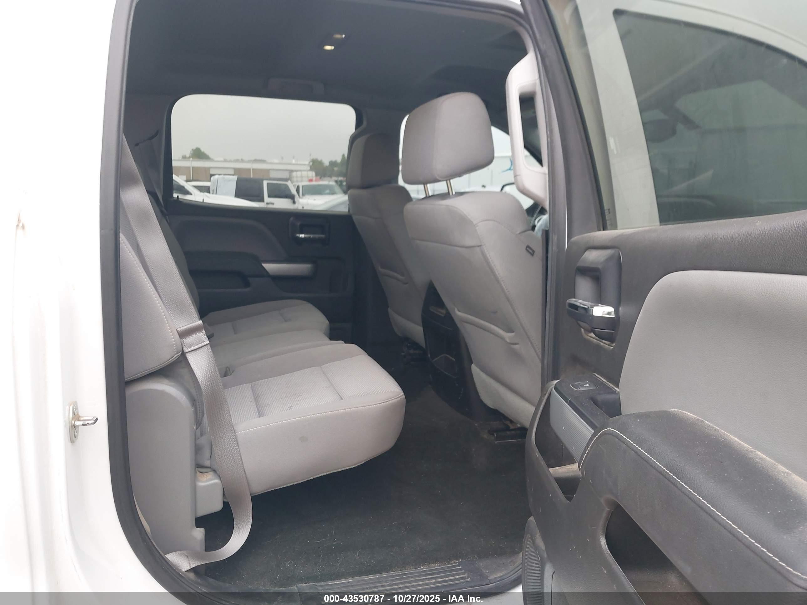 CHEVROLET SILVERADO image 8