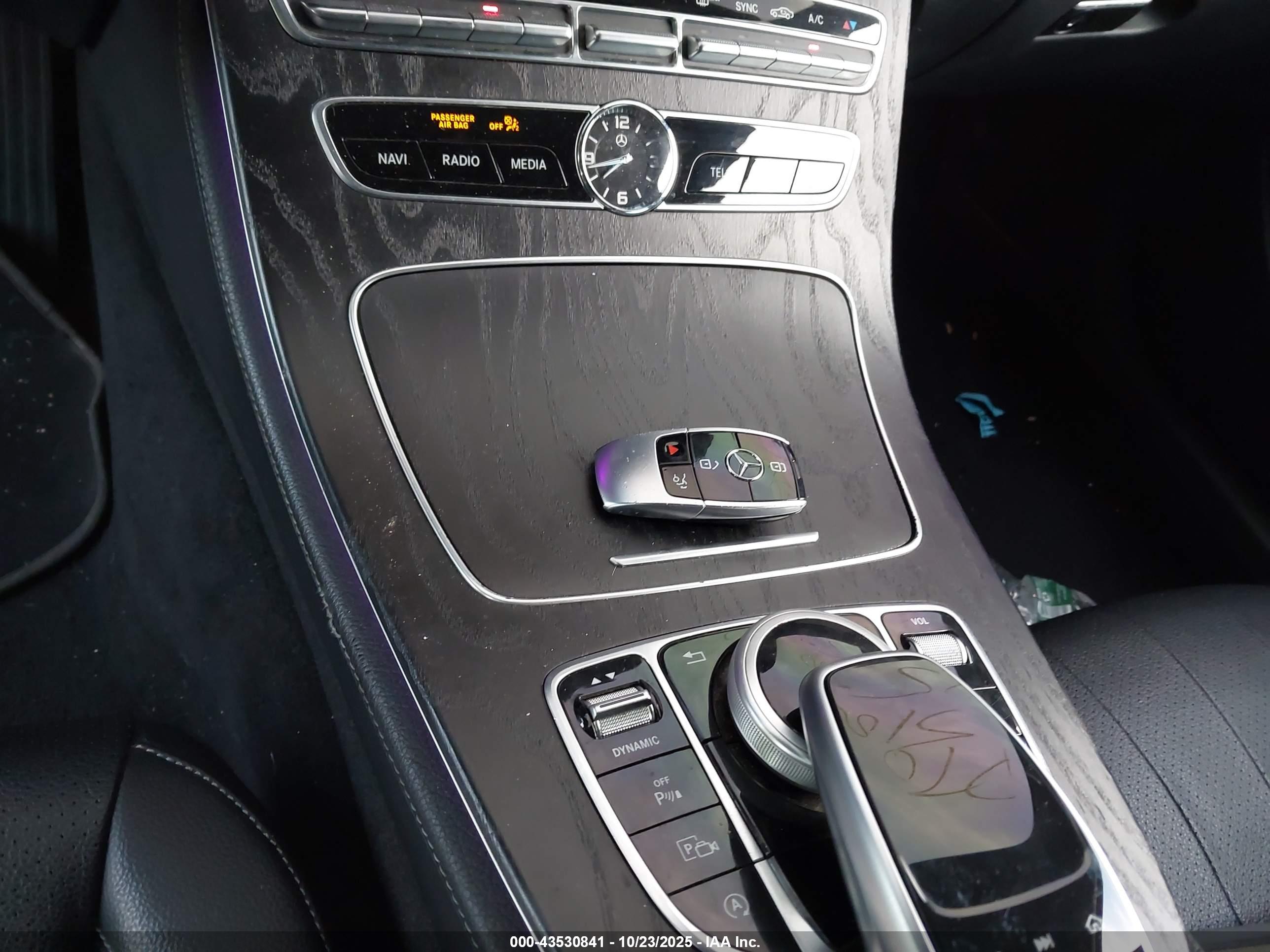 MERCEDES-BENZ E image 11