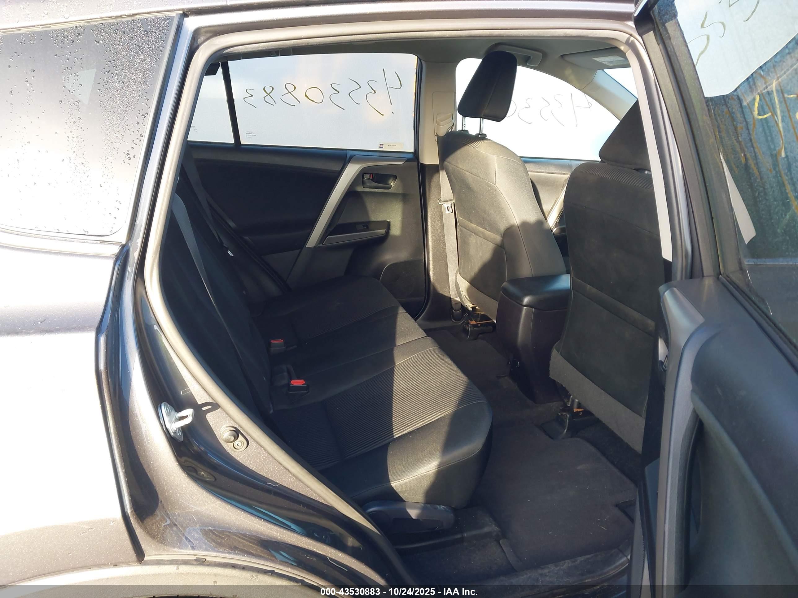 TOYOTA RAV4 image 8