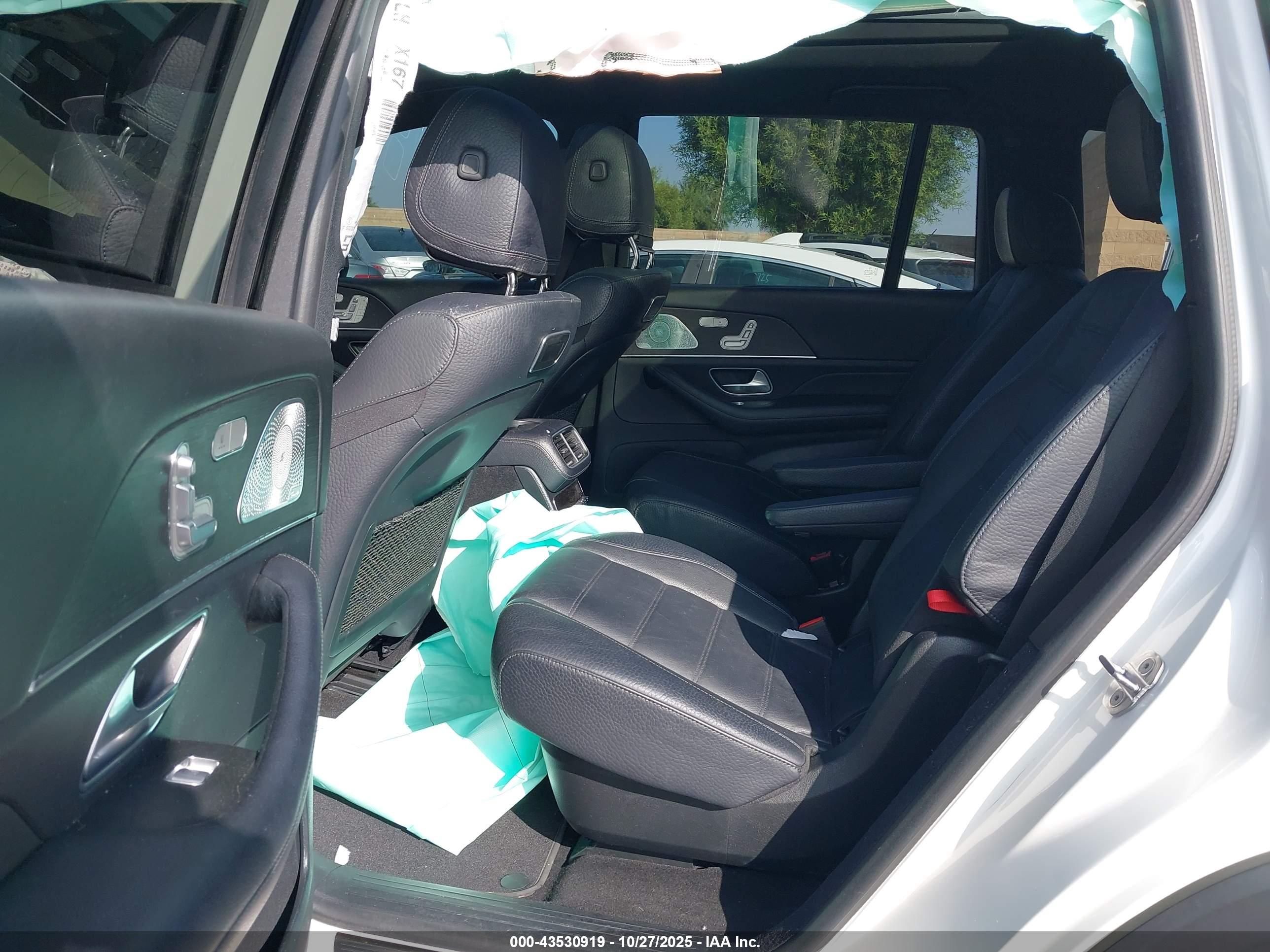 MERCEDES-BENZ GLS image 8