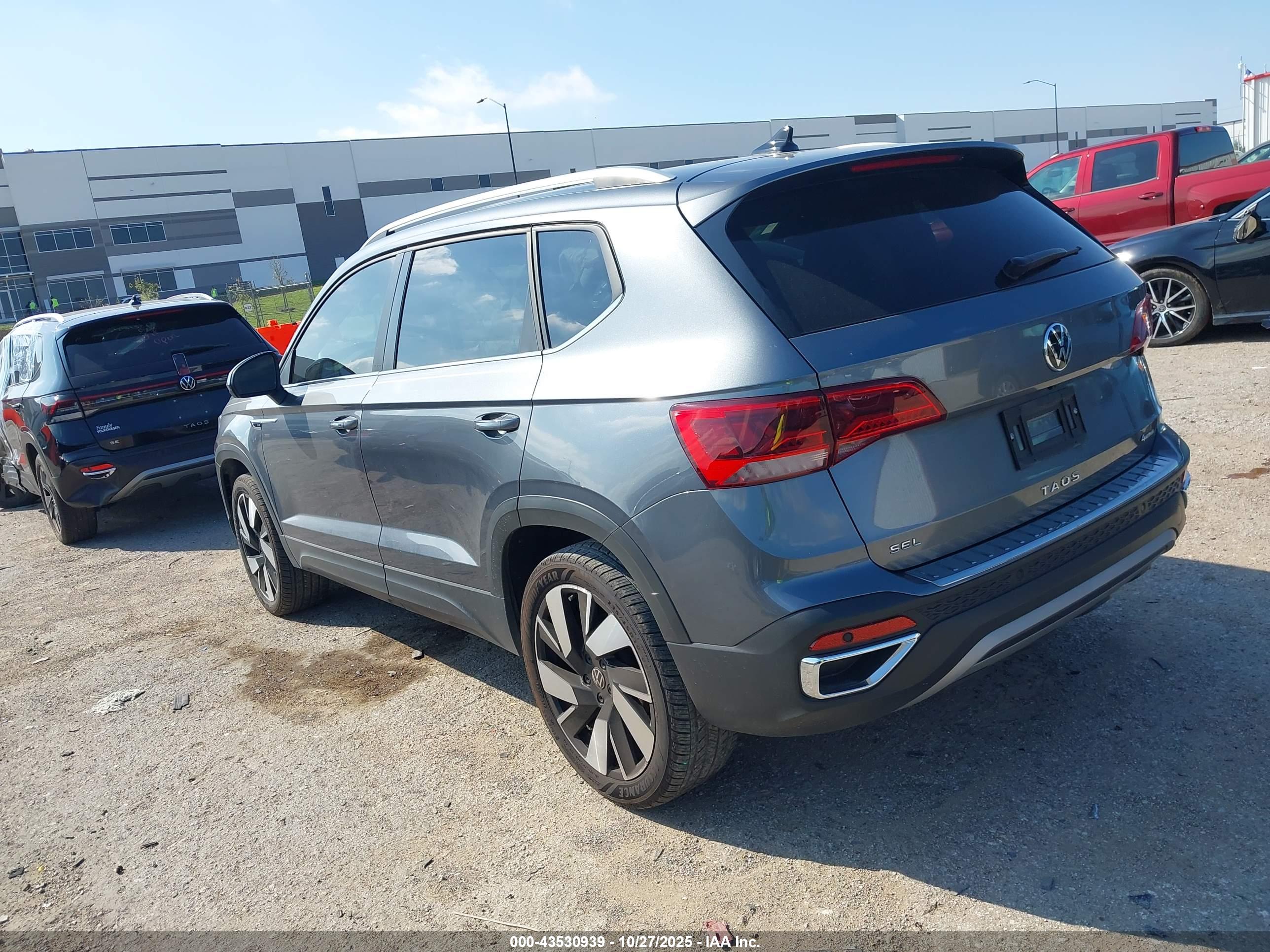 VOLKSWAGEN TAOS image 3