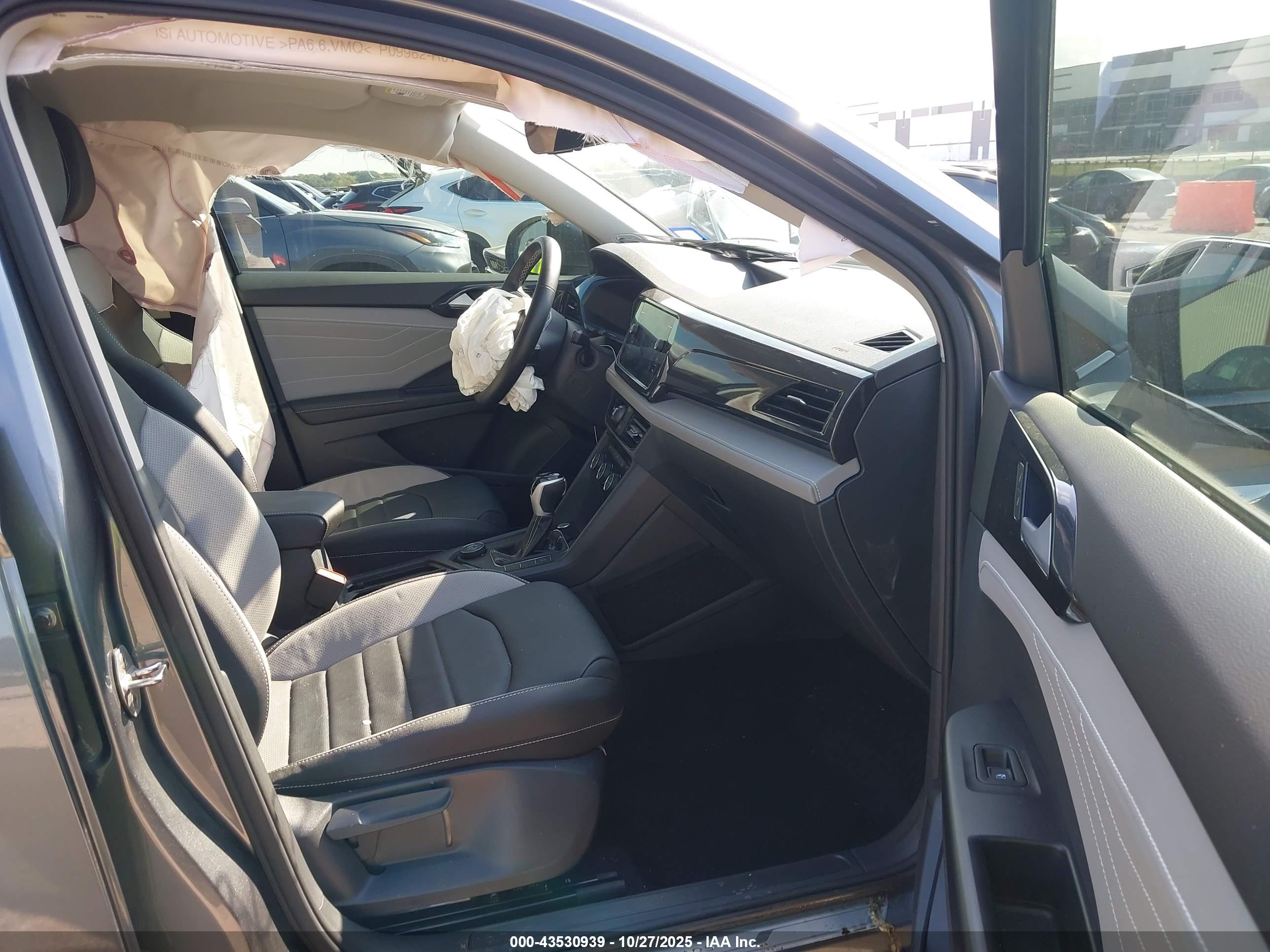 VOLKSWAGEN TAOS image 5