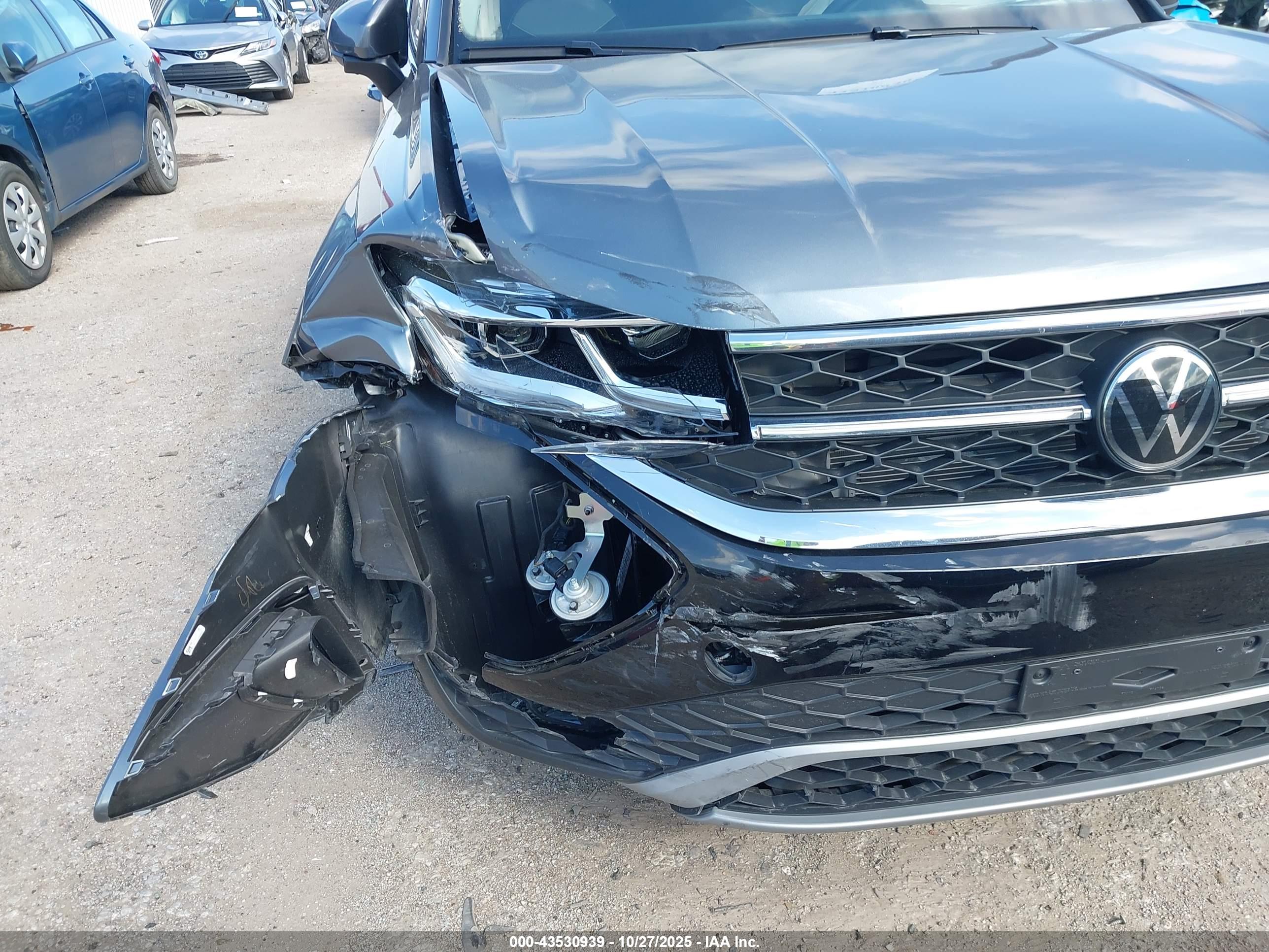 VOLKSWAGEN TAOS image 6