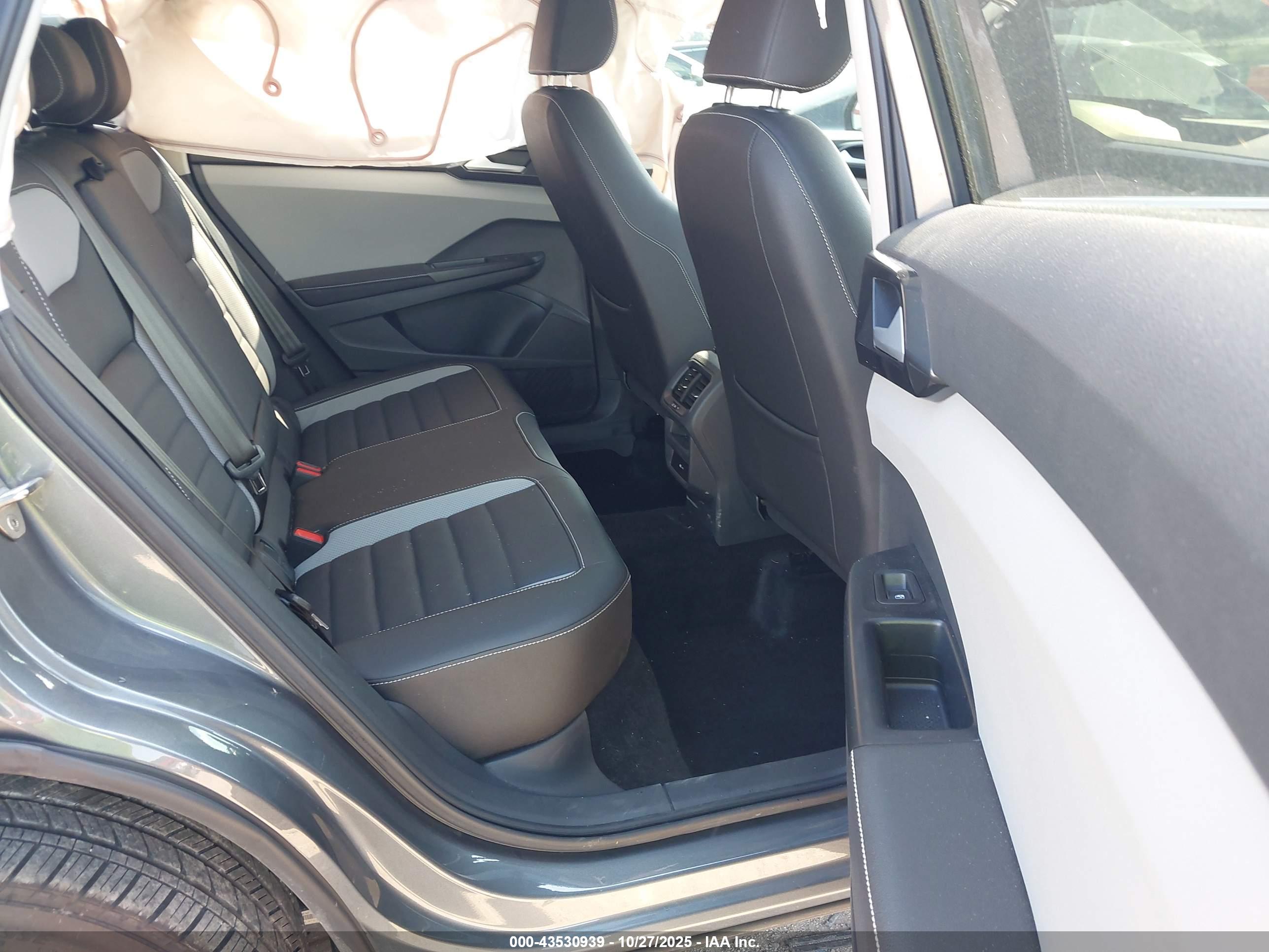 VOLKSWAGEN TAOS image 8