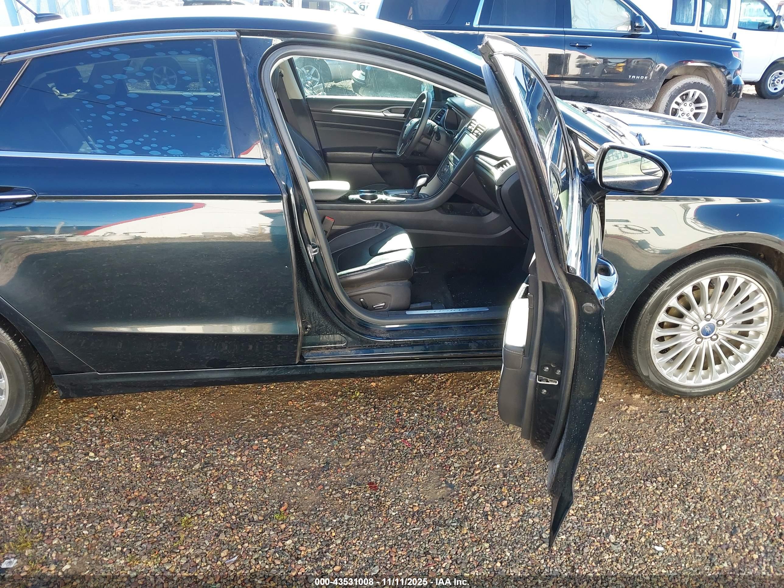 FORD FUSION image 5