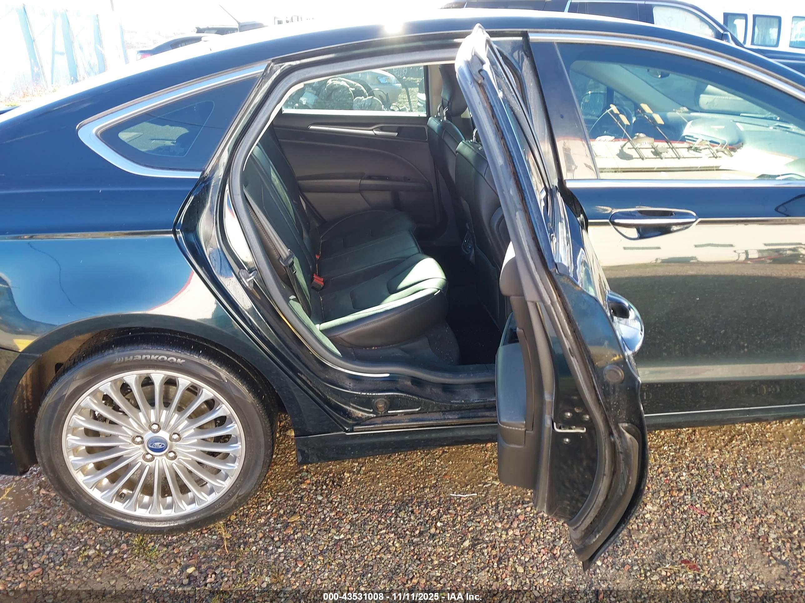 FORD FUSION image 8