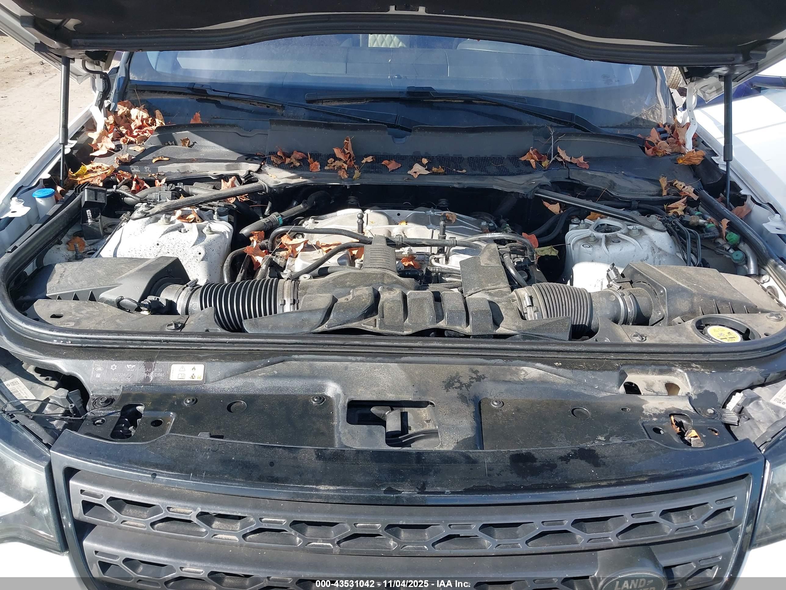 LAND ROVER image 10