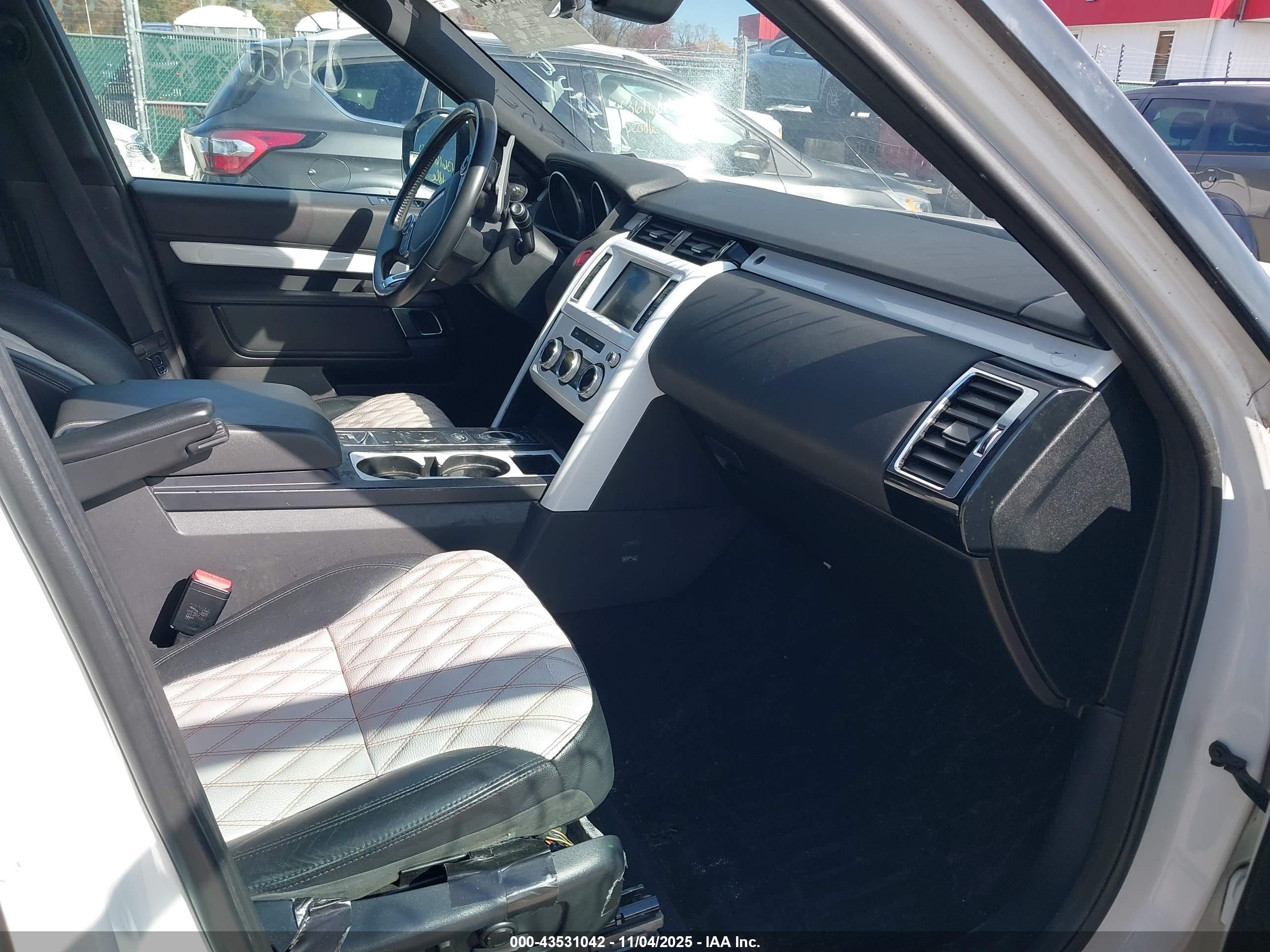 LAND ROVER image 5