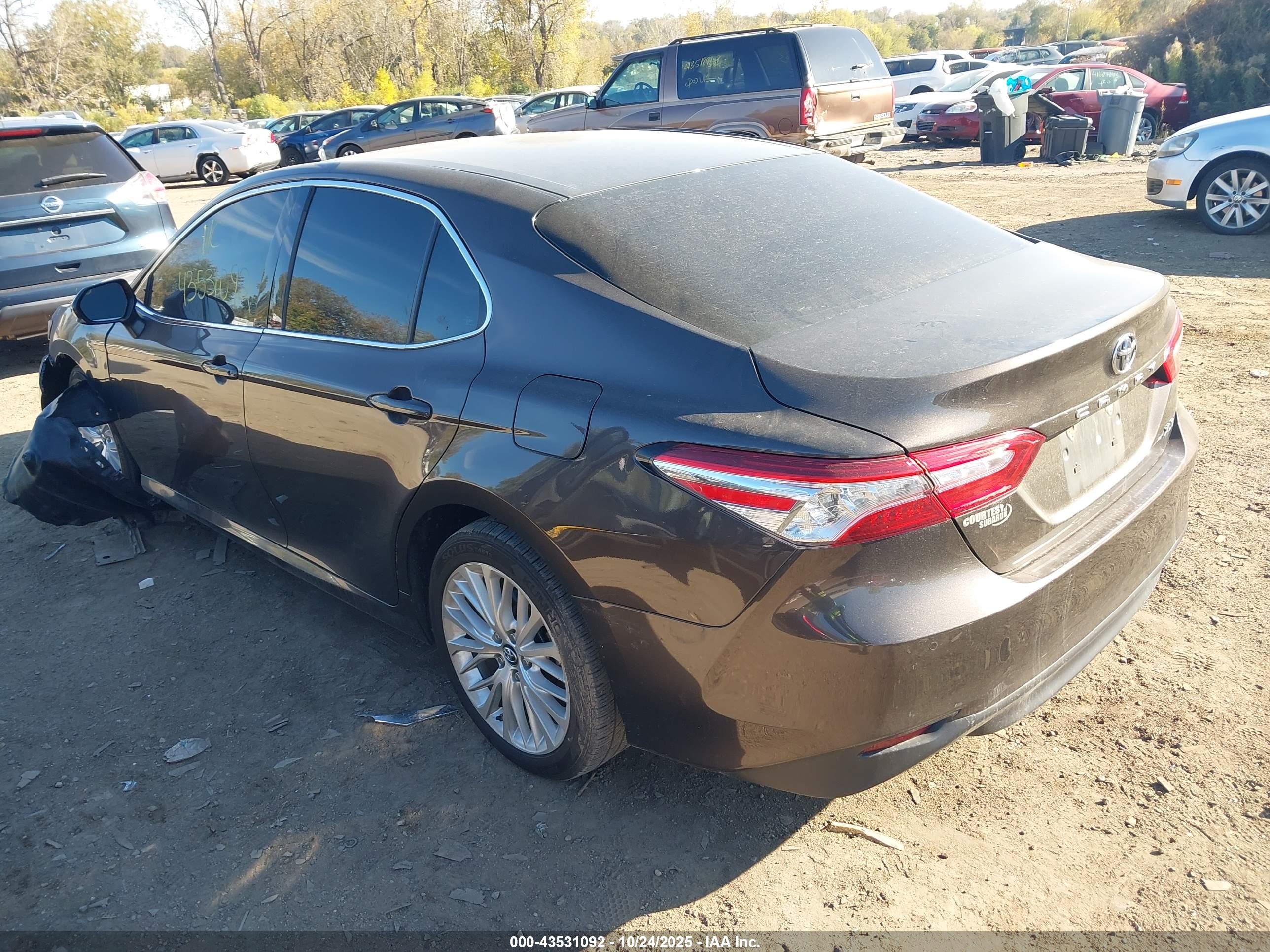 TOYOTA CAMRY image 3