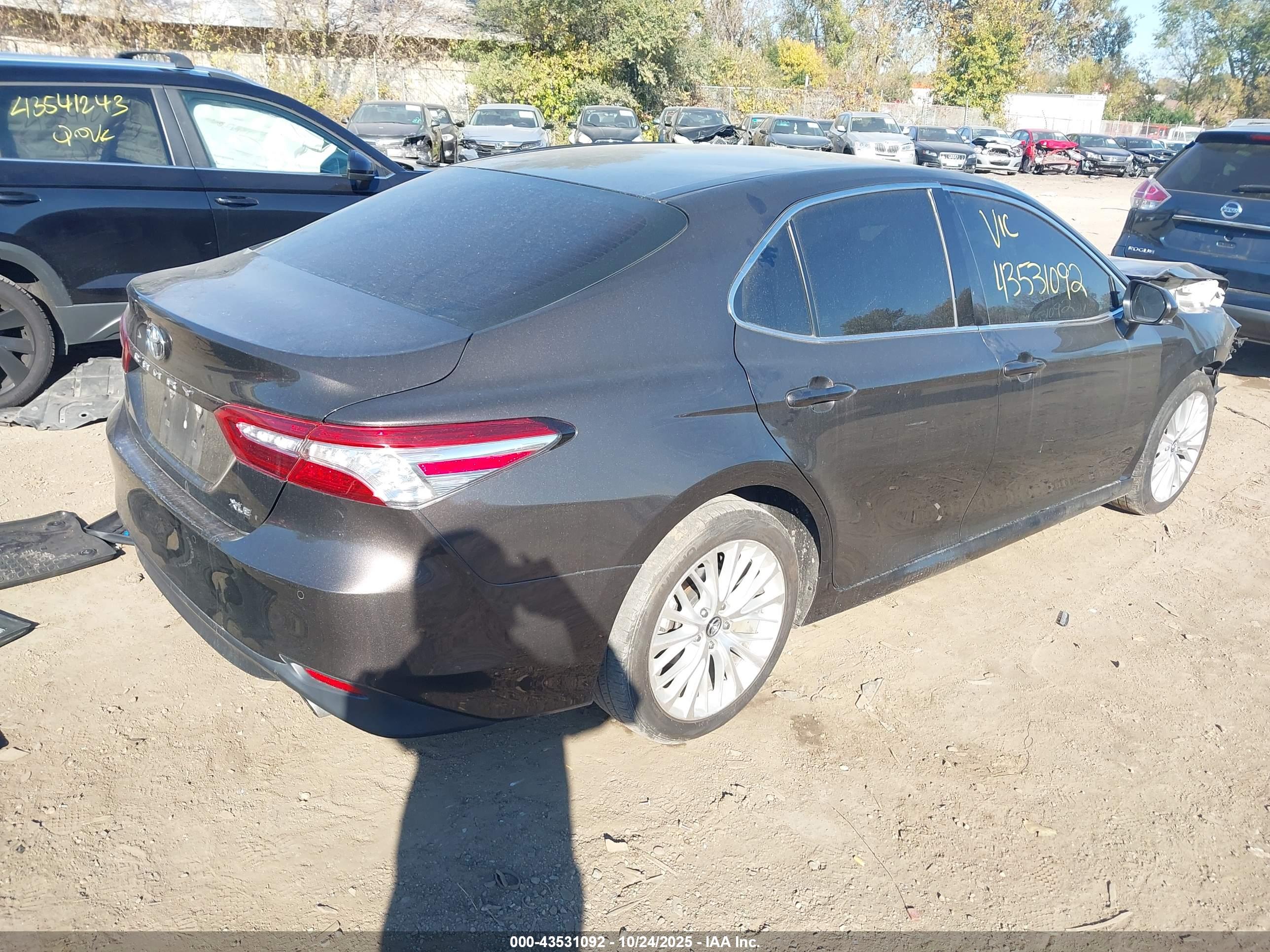 TOYOTA CAMRY image 4
