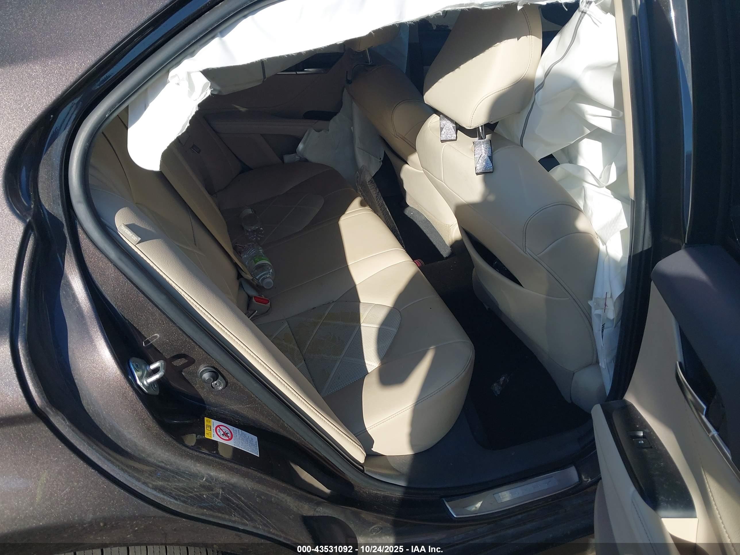 TOYOTA CAMRY image 8