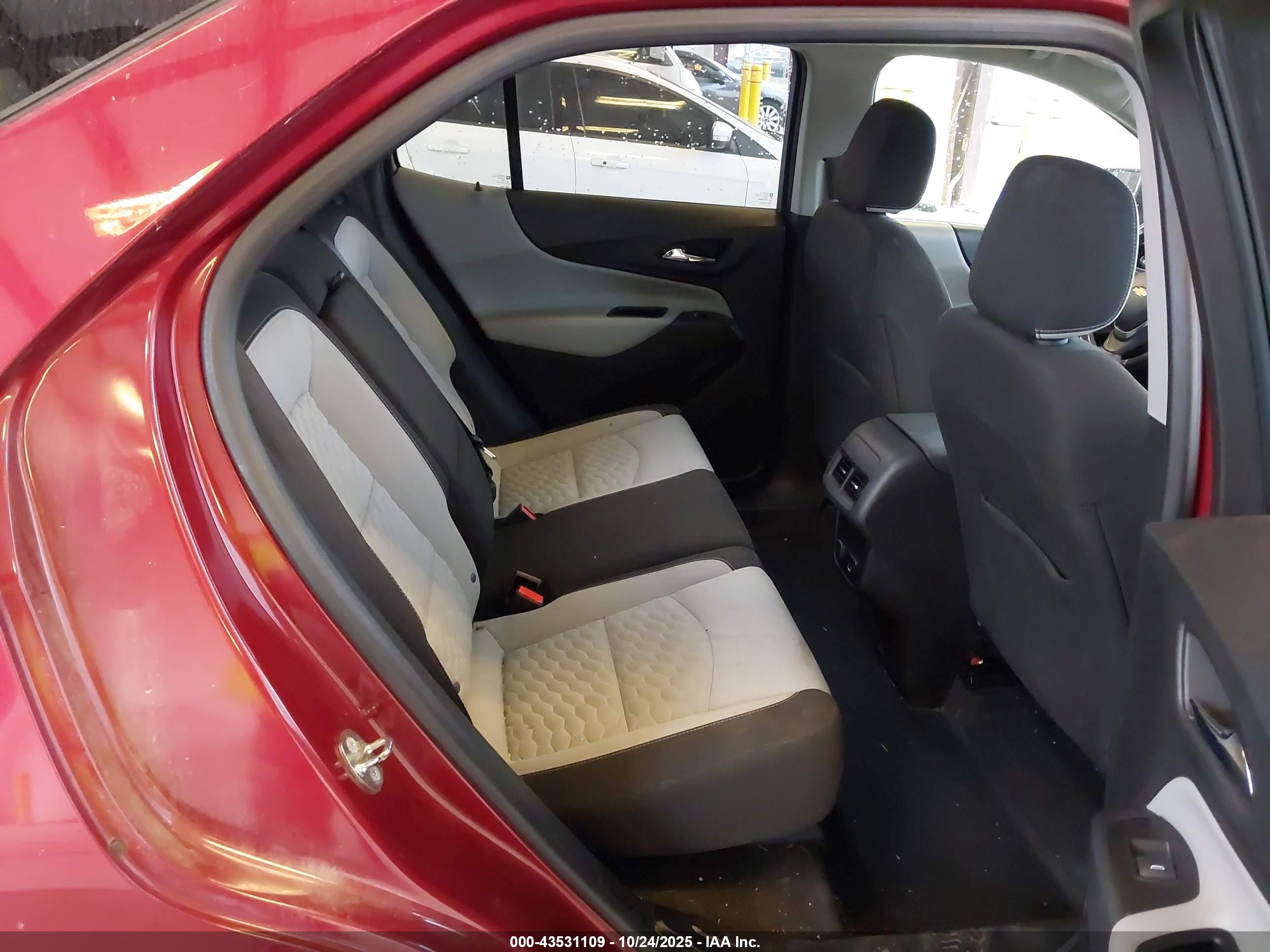 CHEVROLET EQUINOX image 8
