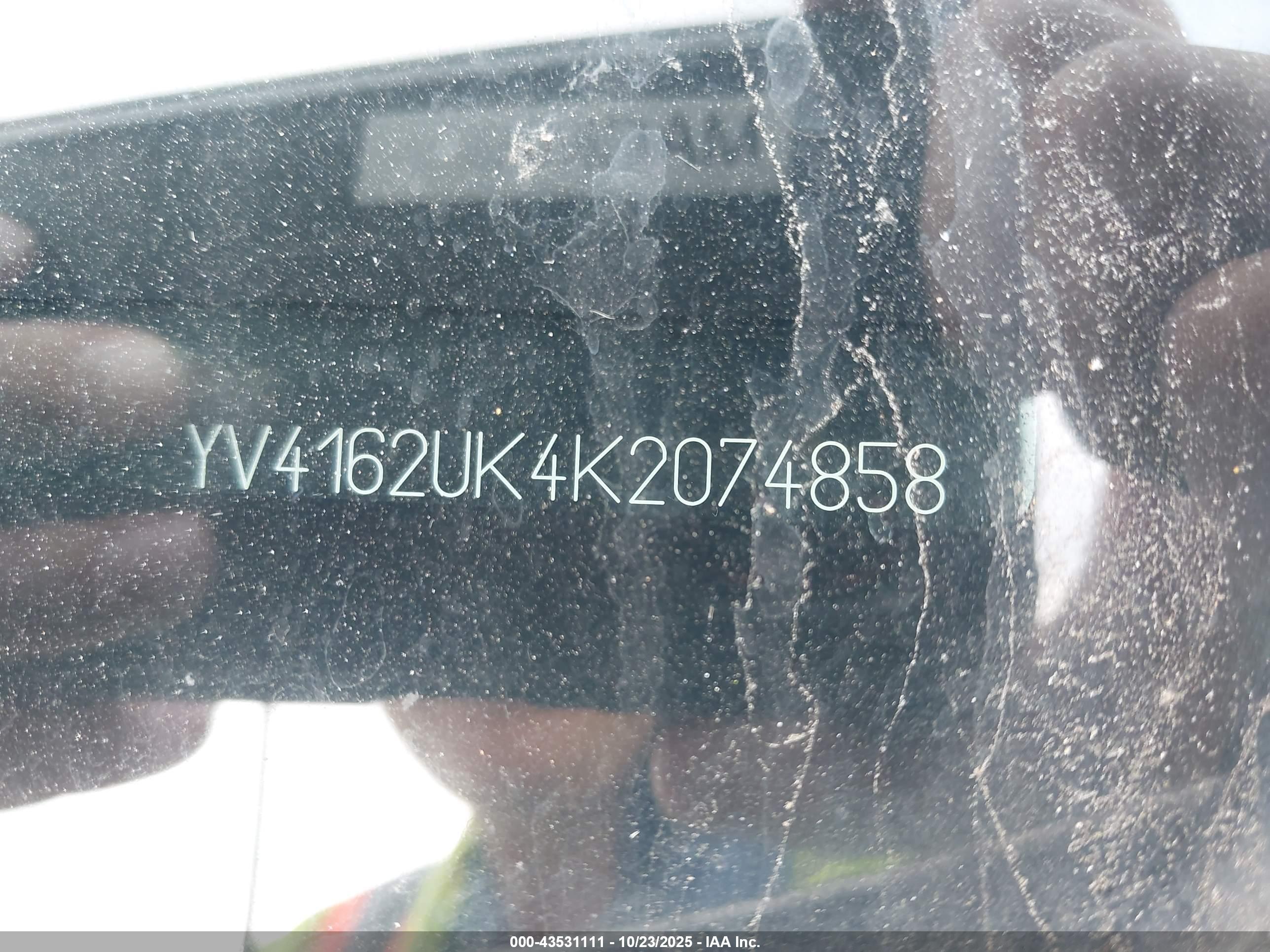 VOLVO XC40 image 9