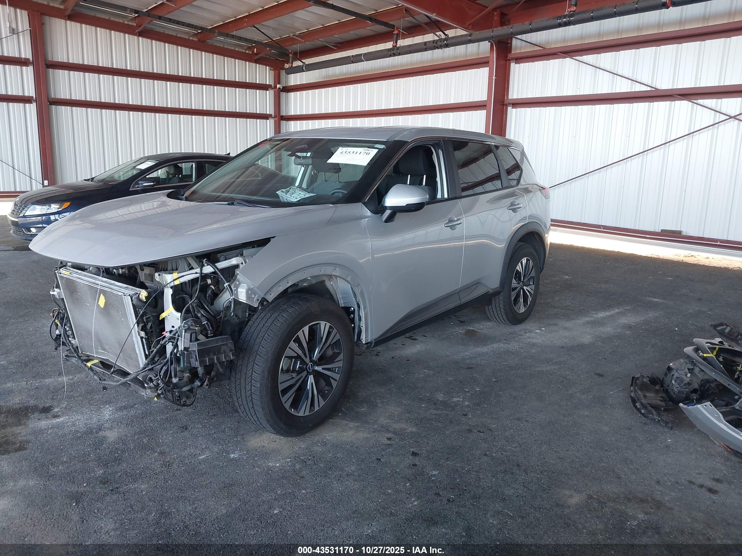 NISSAN ROGUE image 2