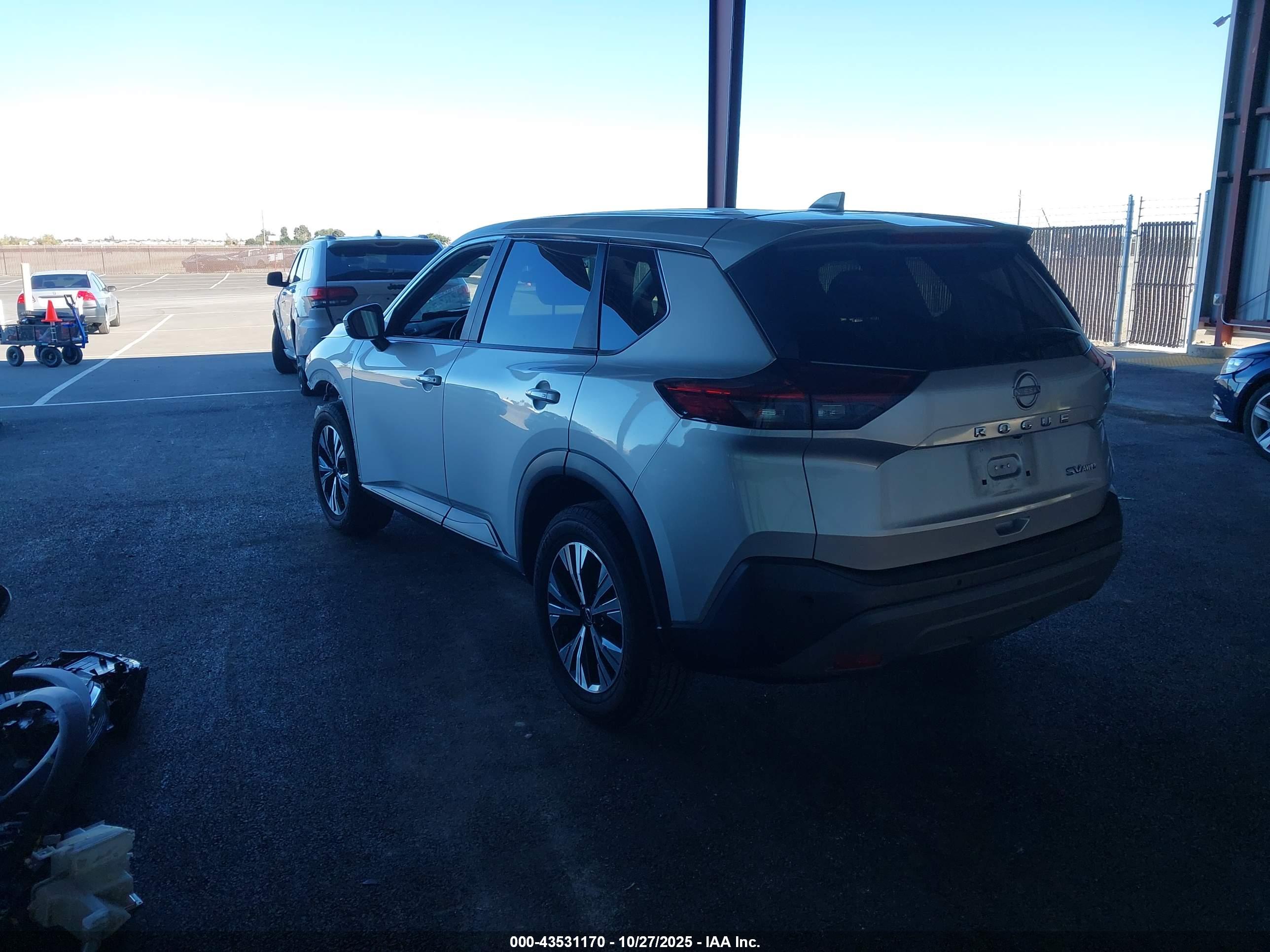 NISSAN ROGUE image 3