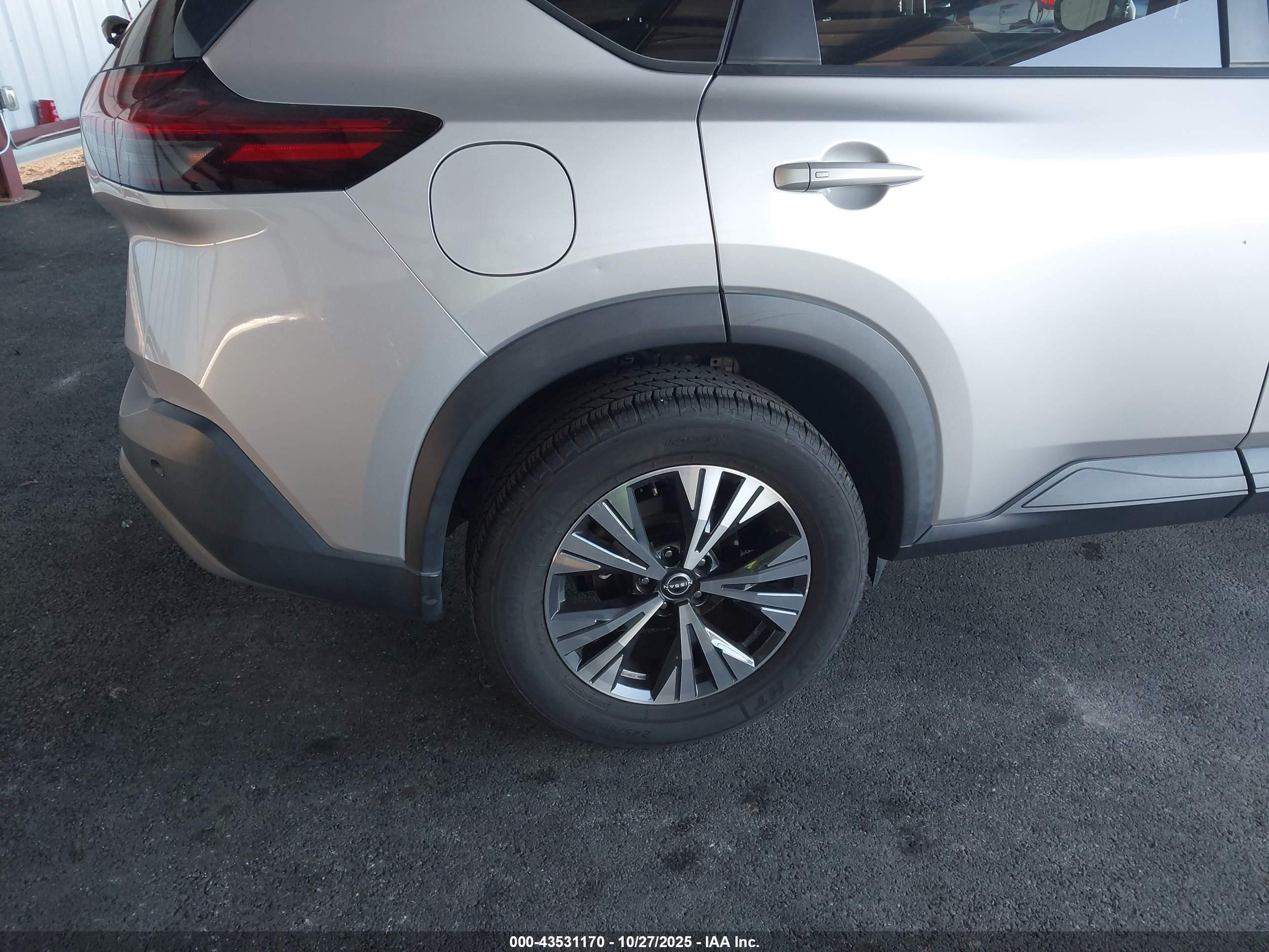 NISSAN ROGUE image 4