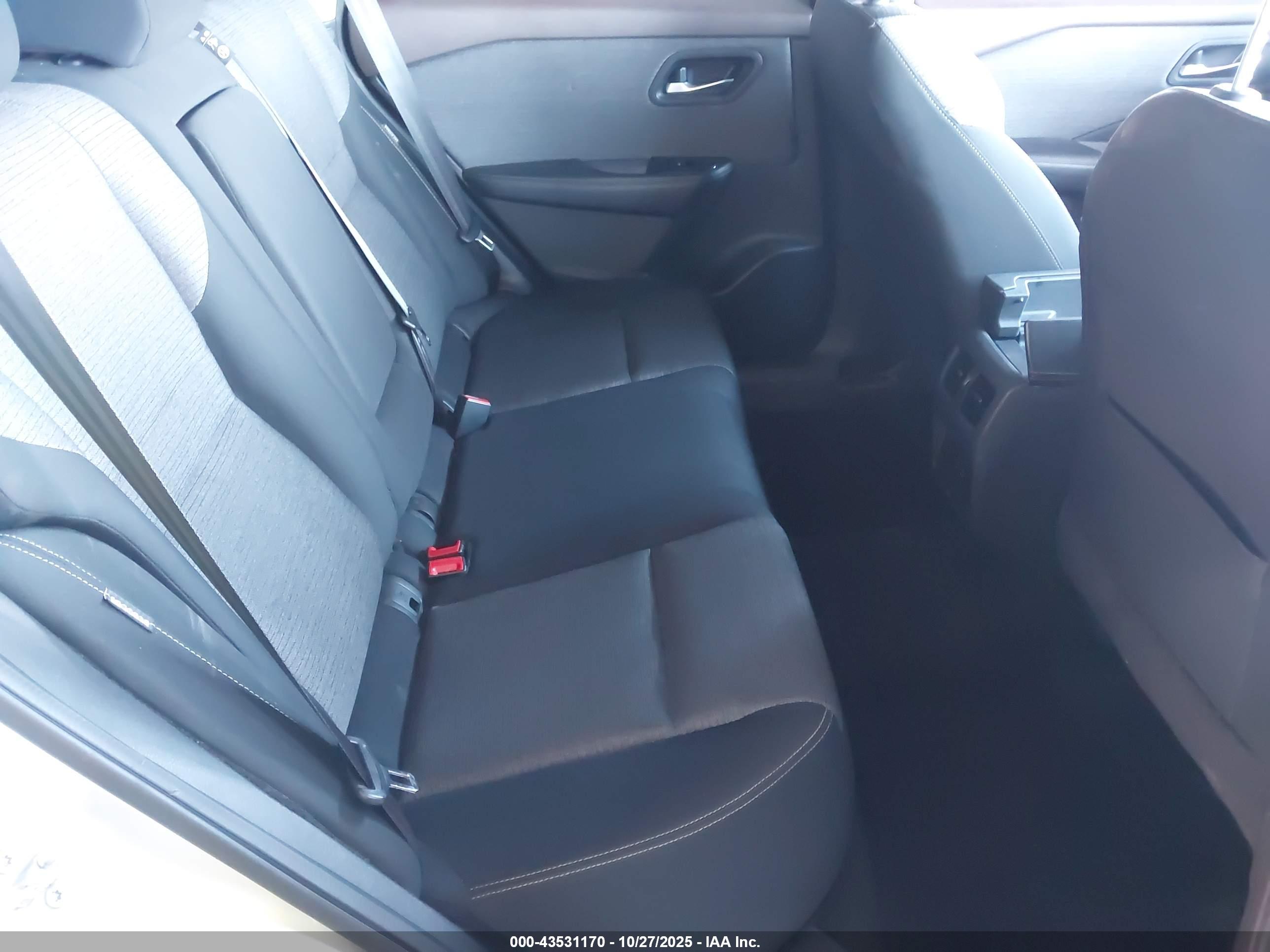 NISSAN ROGUE image 8