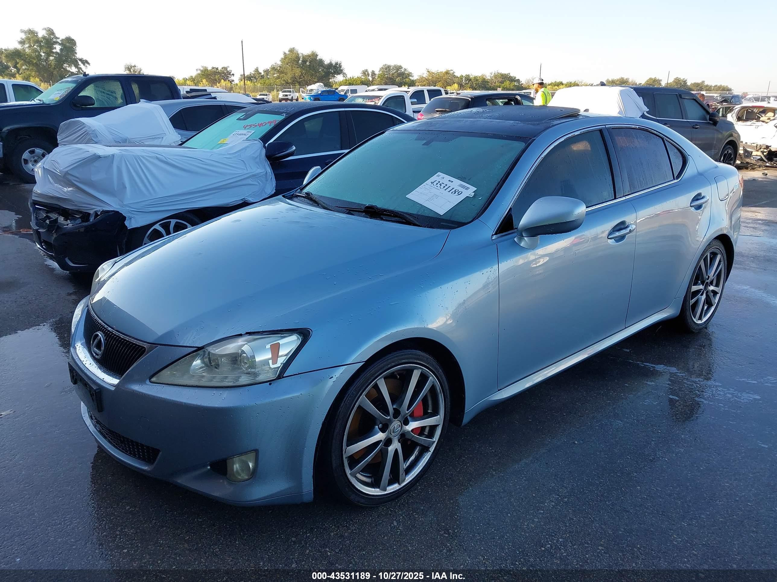 LEXUS IS image 2