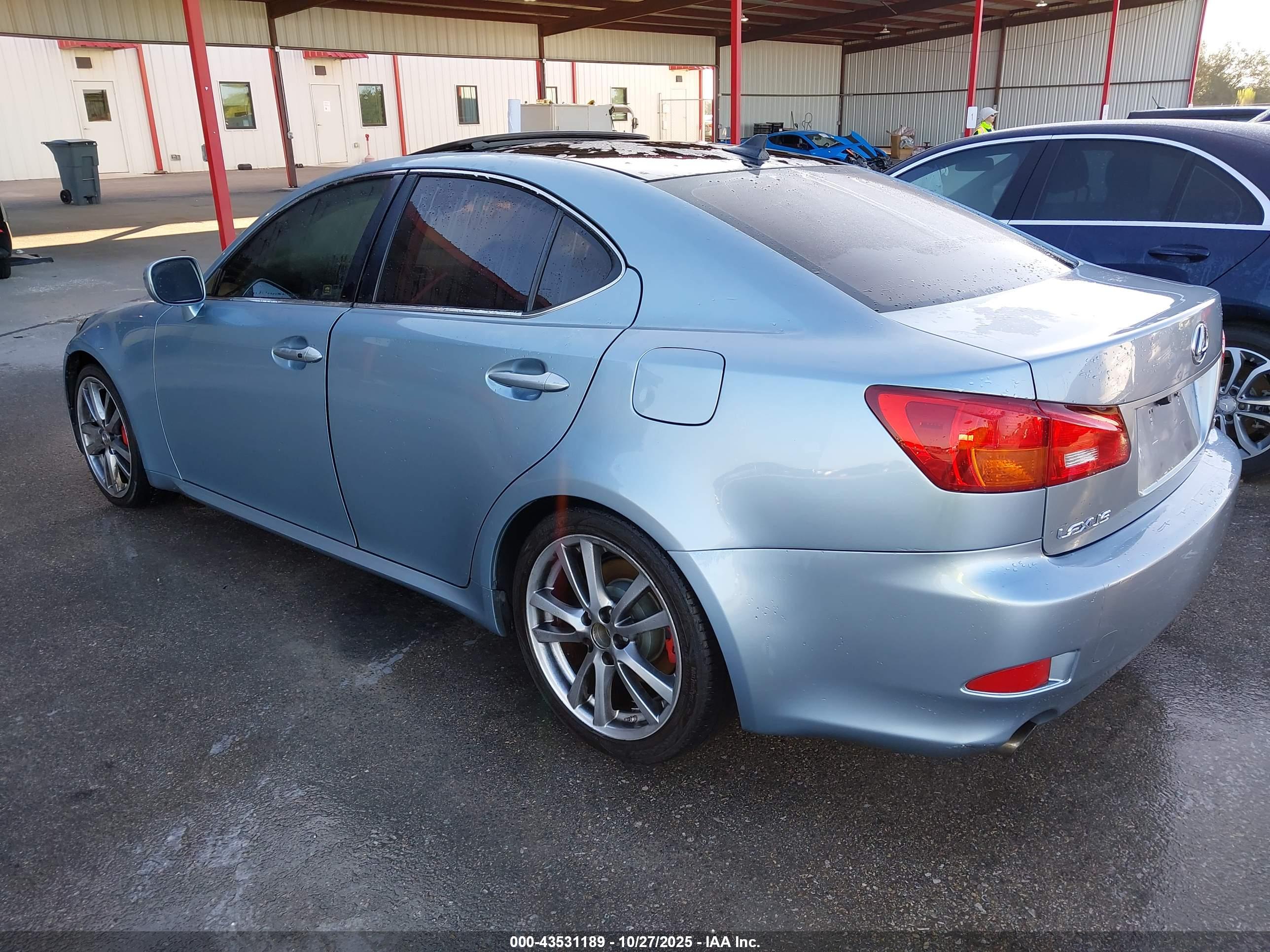 LEXUS IS image 3