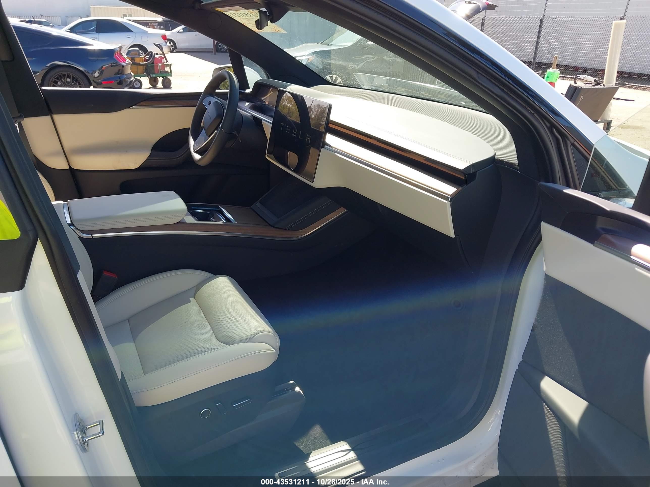 TESLA MODEL image 5