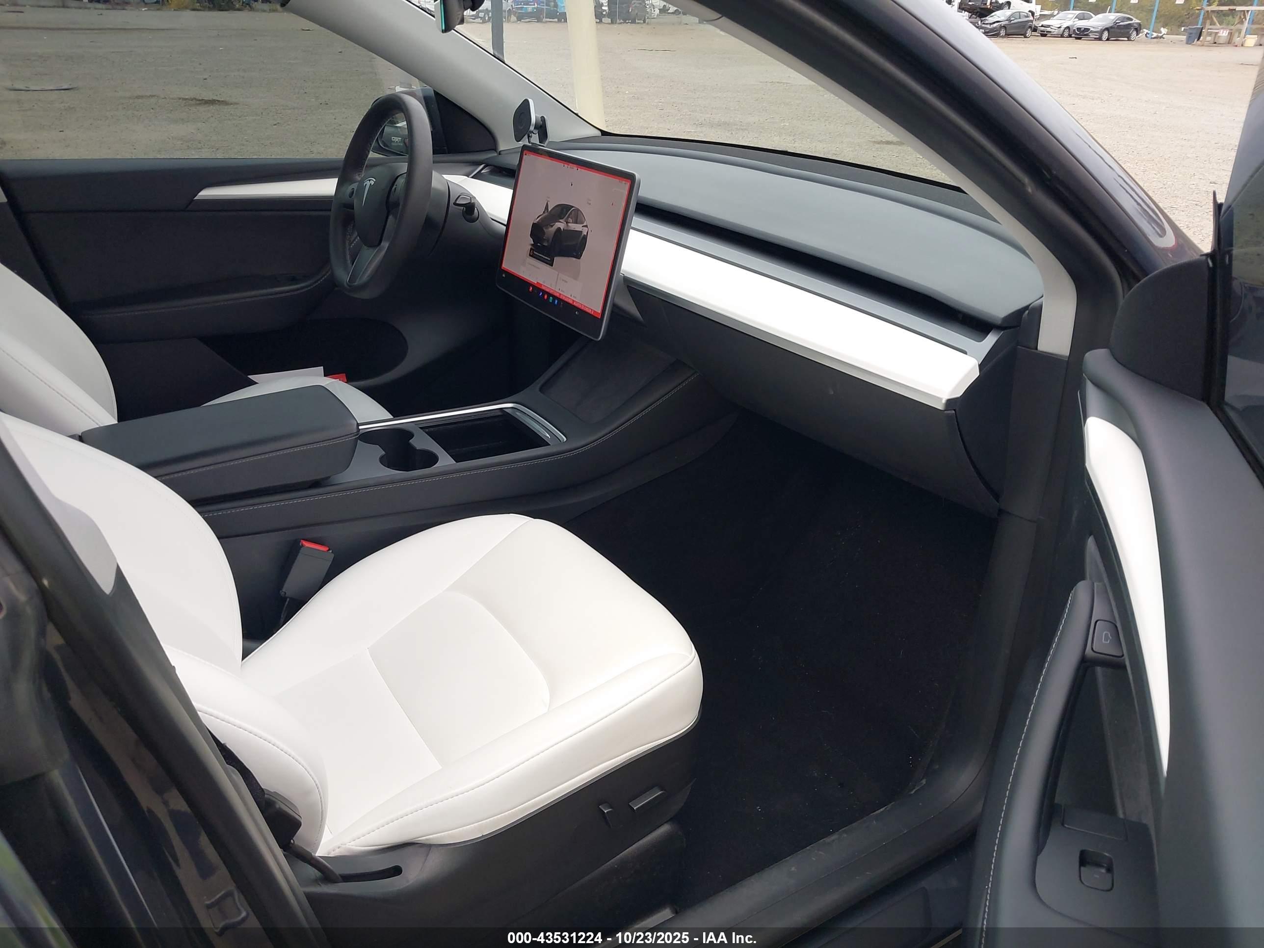 TESLA MODEL image 5