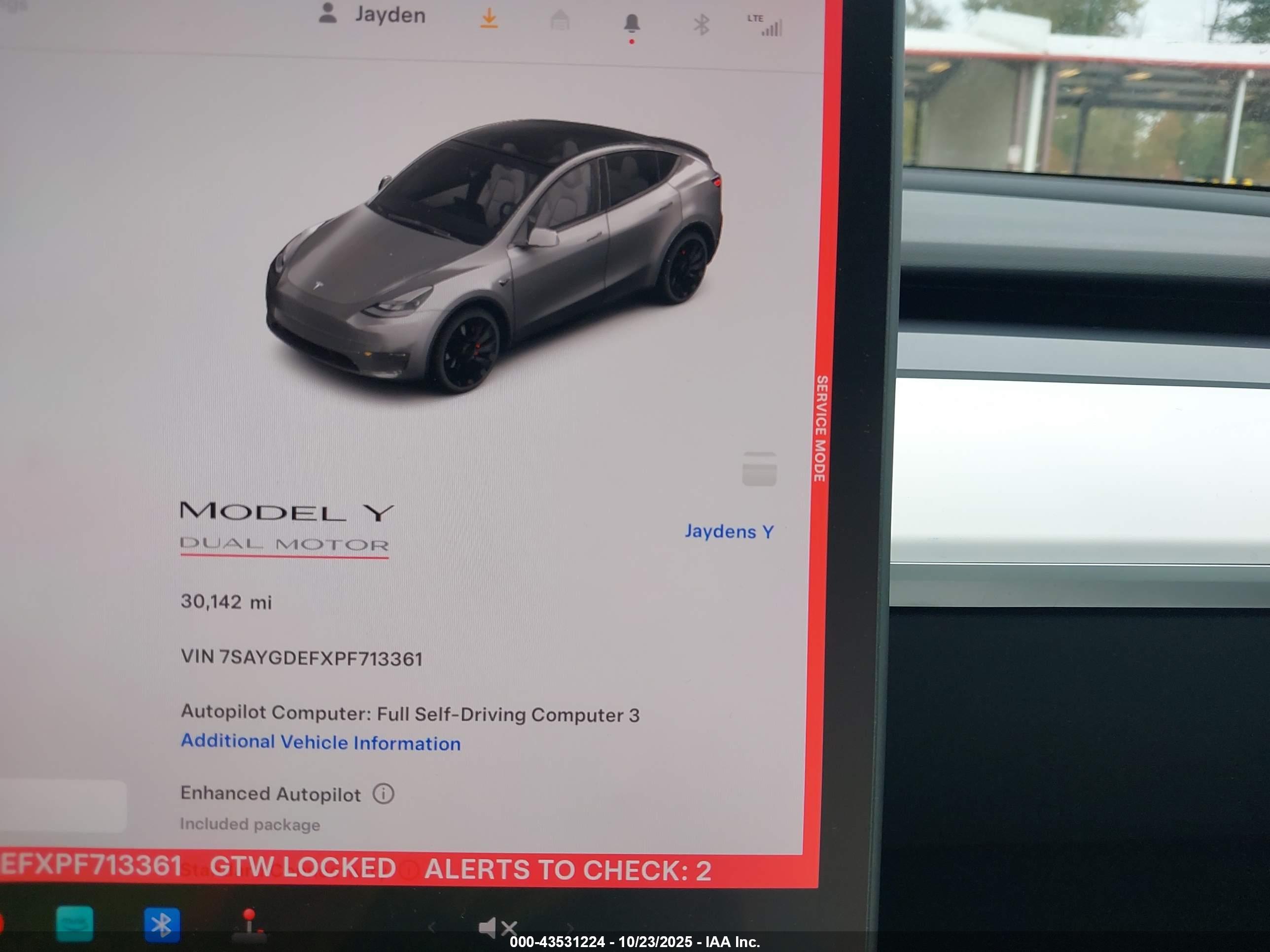 TESLA MODEL image 7