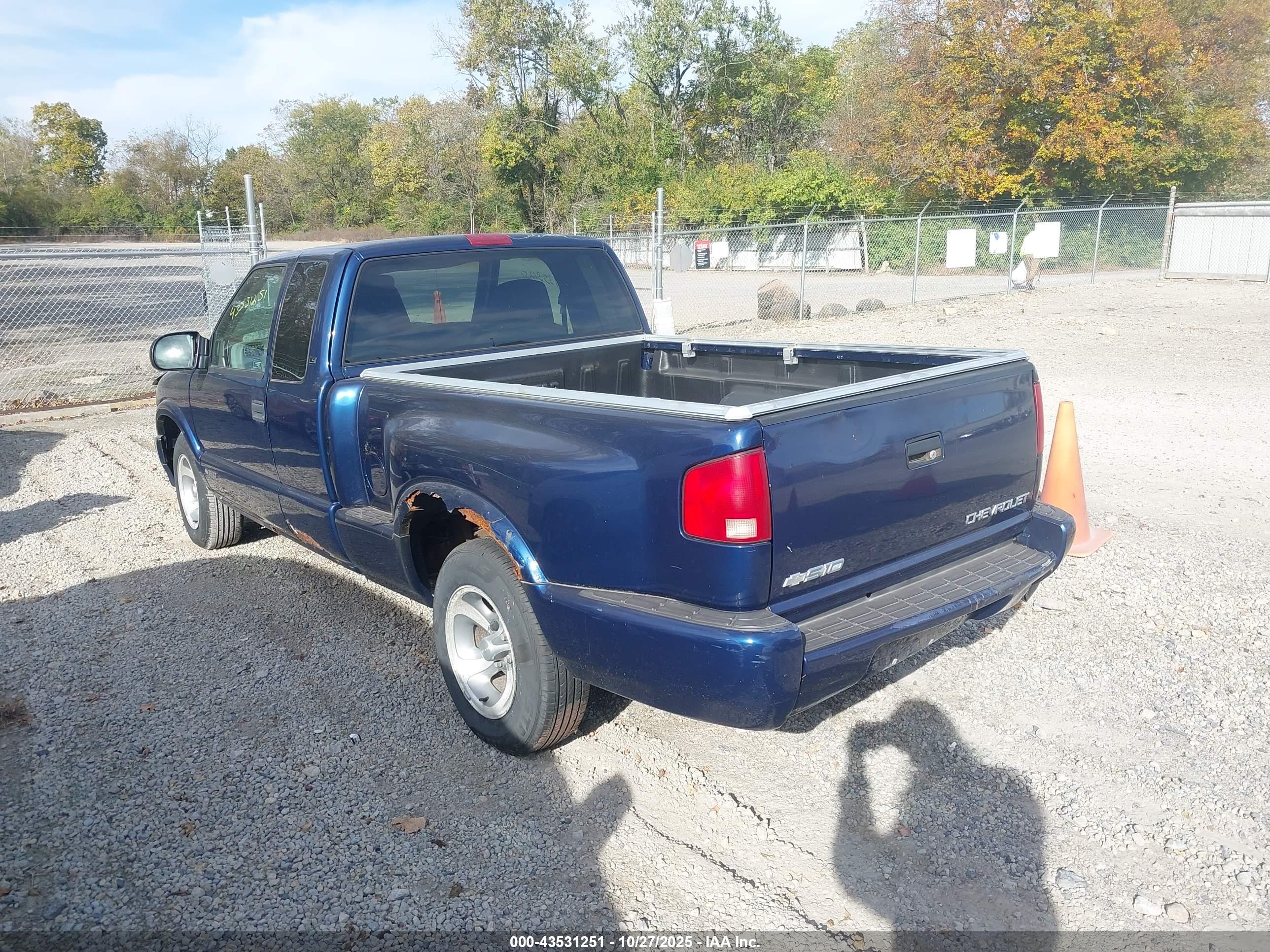 CHEVROLET S-10 image 3