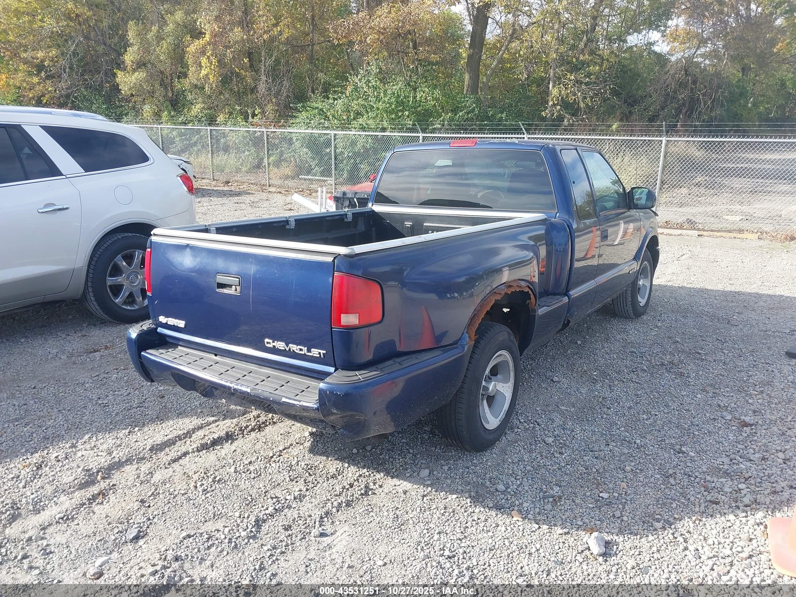CHEVROLET S-10 image 4