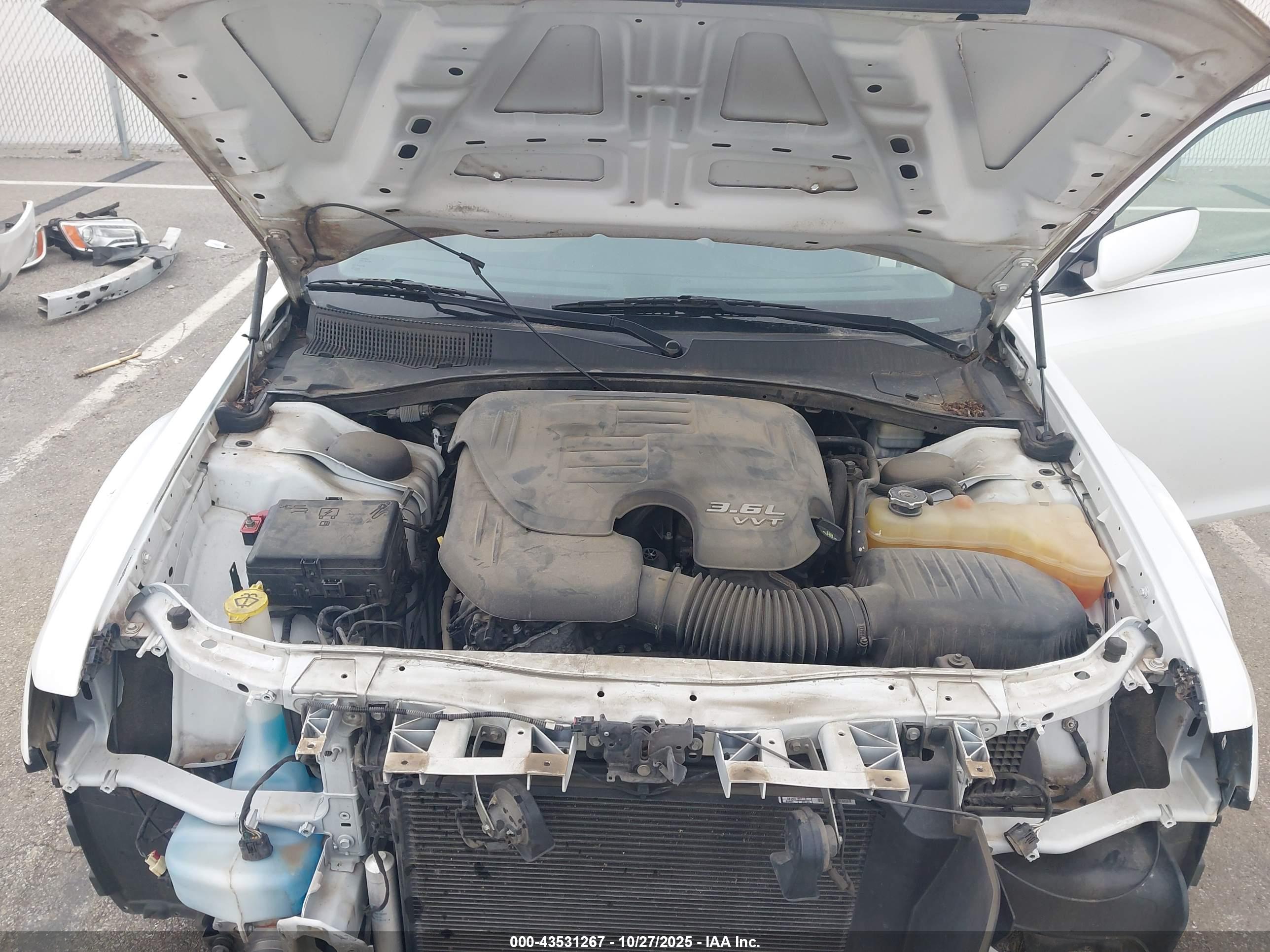 CHRYSLER 300 image 10