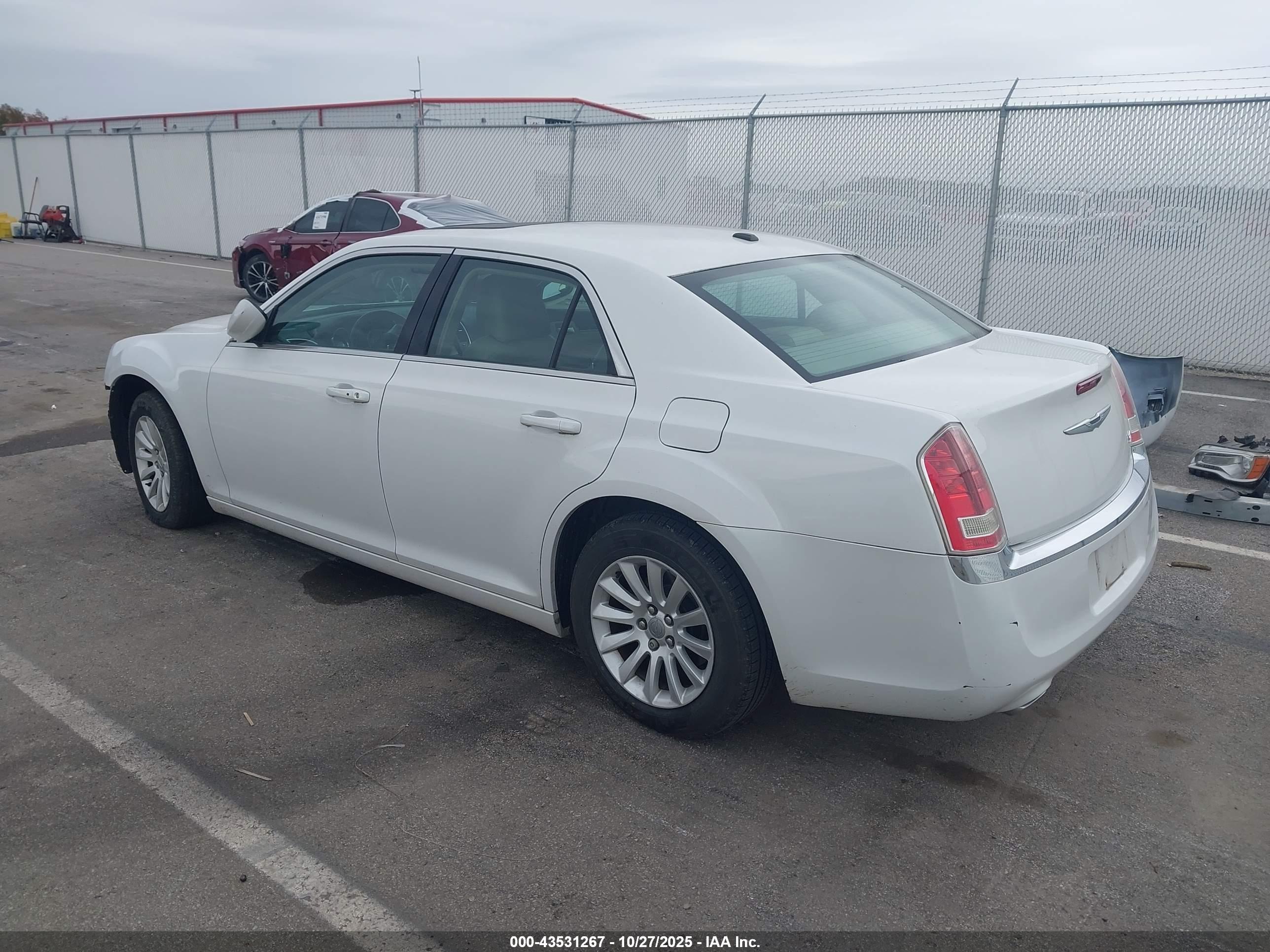 CHRYSLER 300 image 3