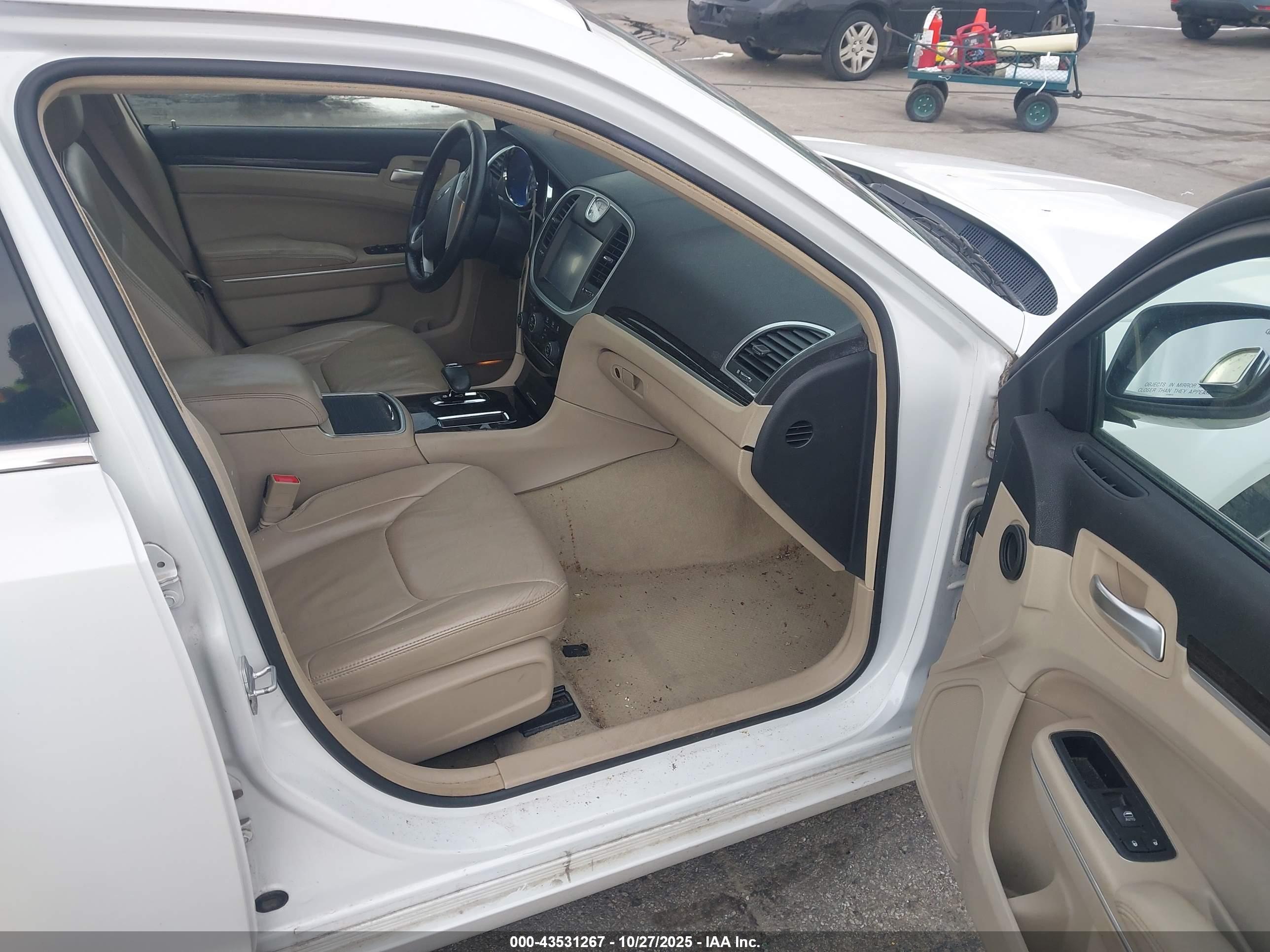 CHRYSLER 300 image 5