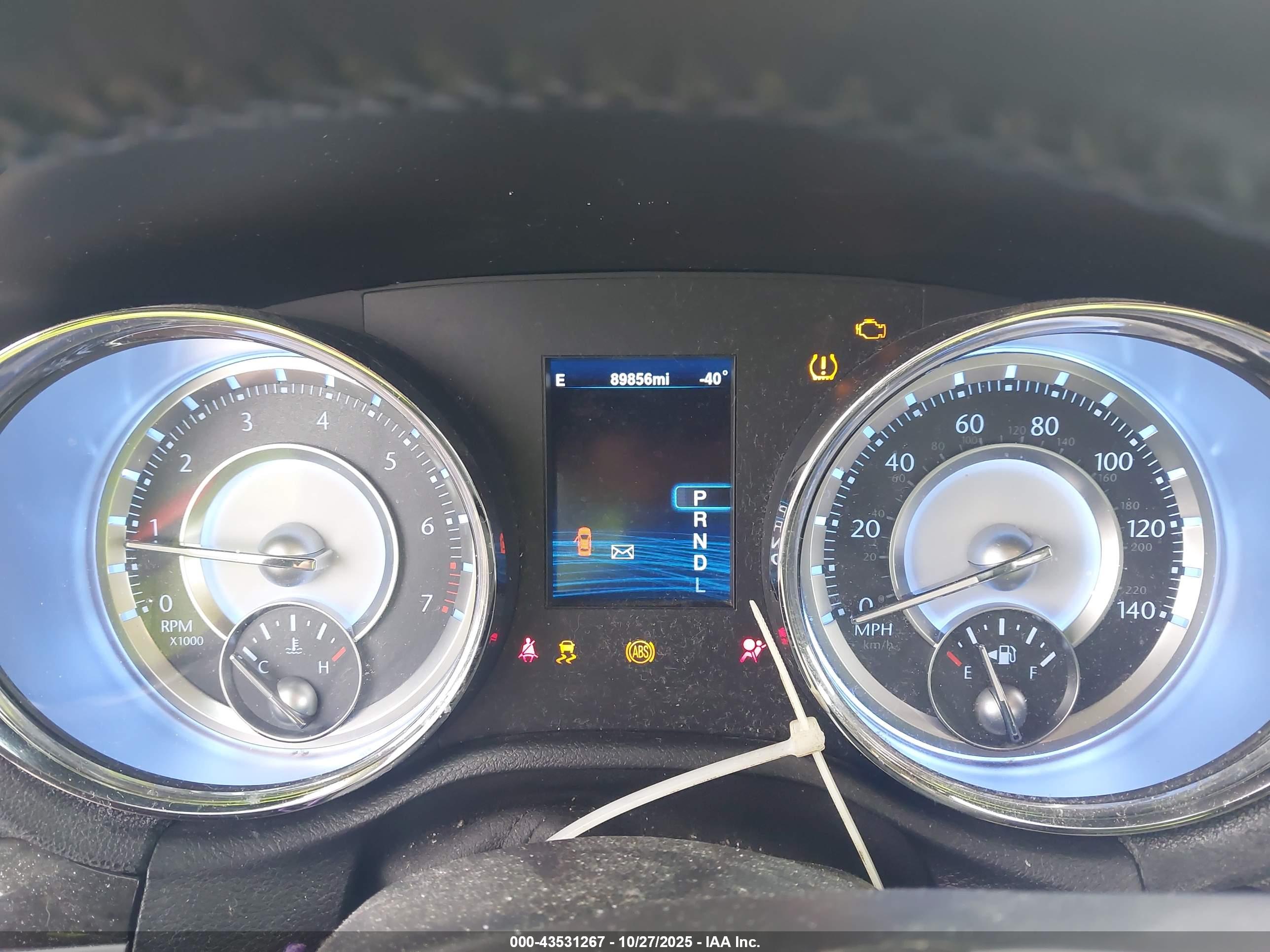 CHRYSLER 300 image 7