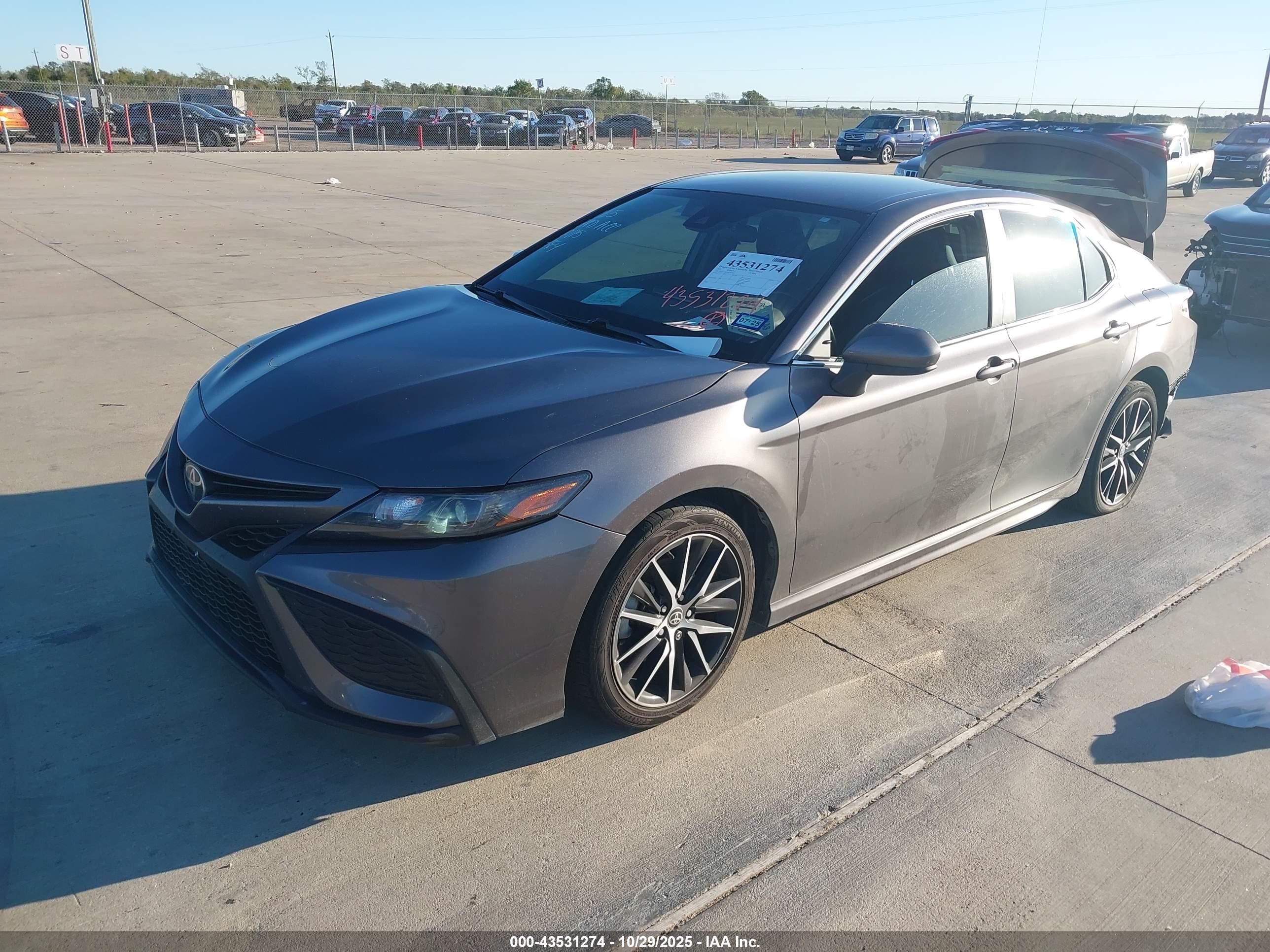 TOYOTA CAMRY image 2