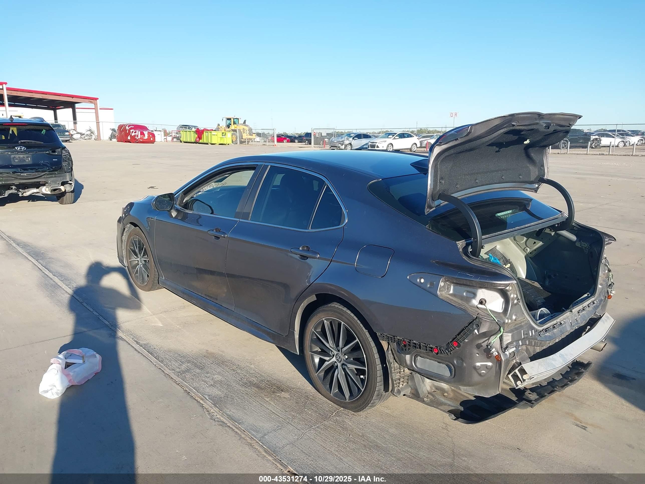 TOYOTA CAMRY image 3