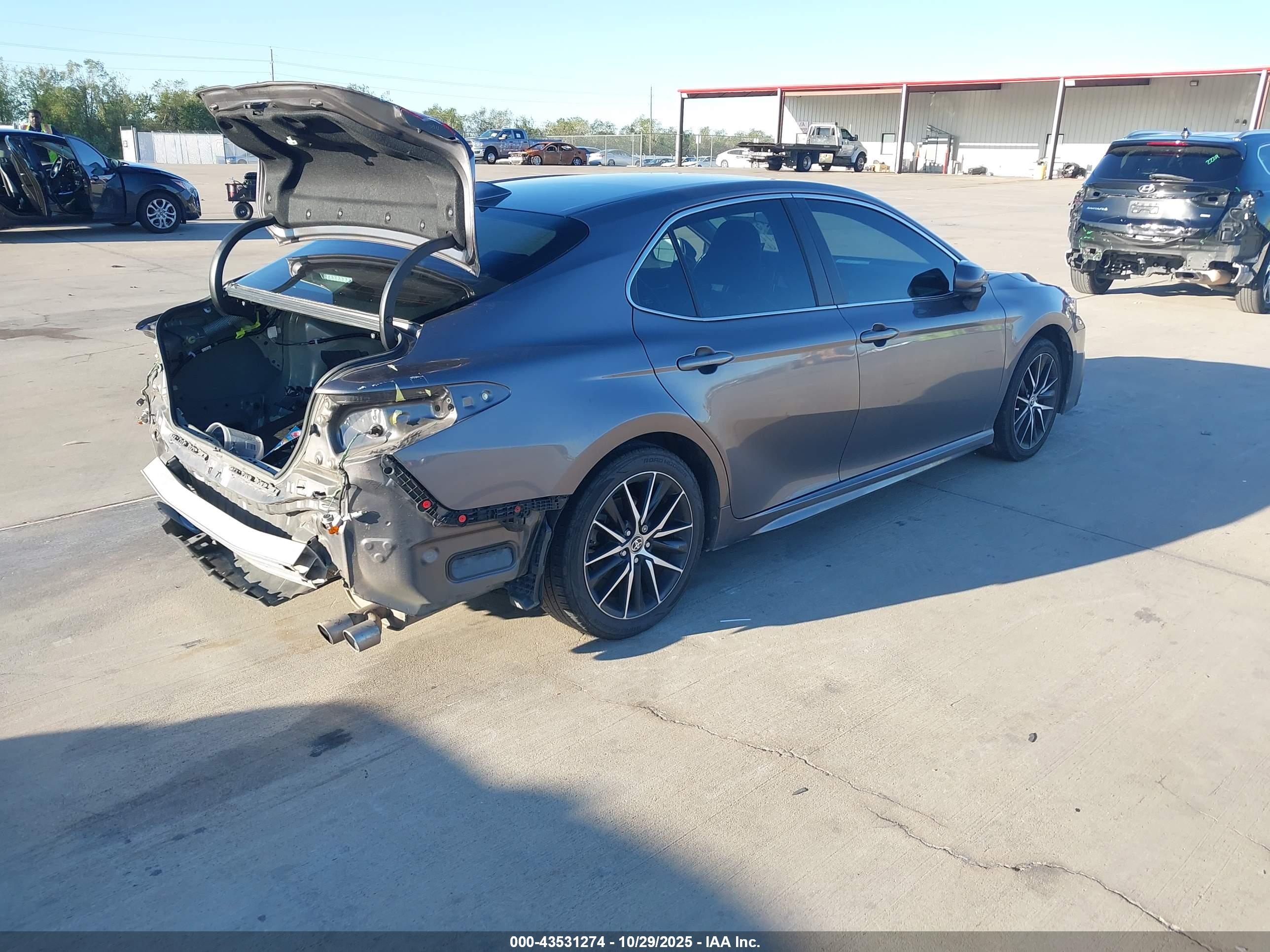 TOYOTA CAMRY image 4