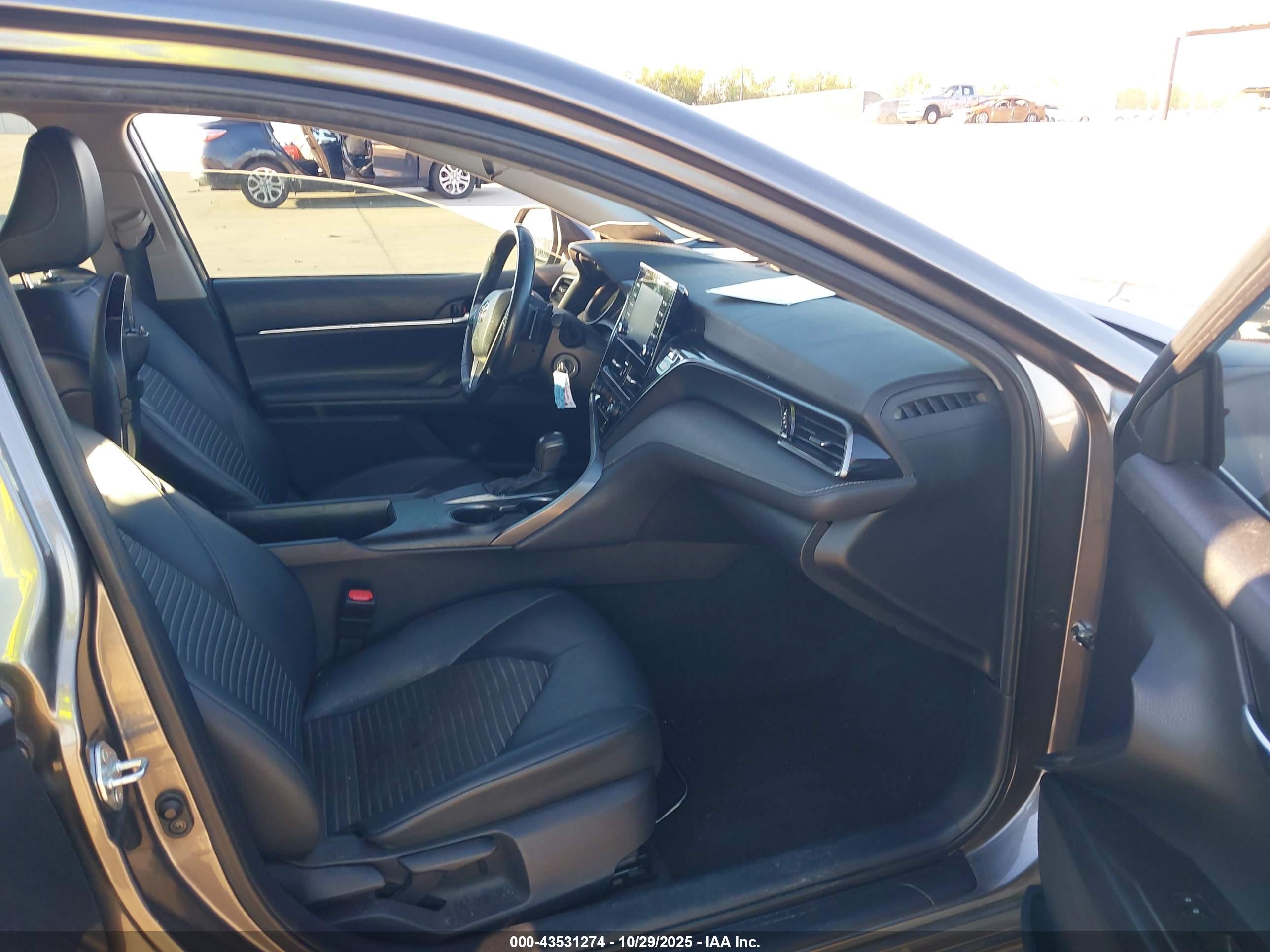 TOYOTA CAMRY image 5