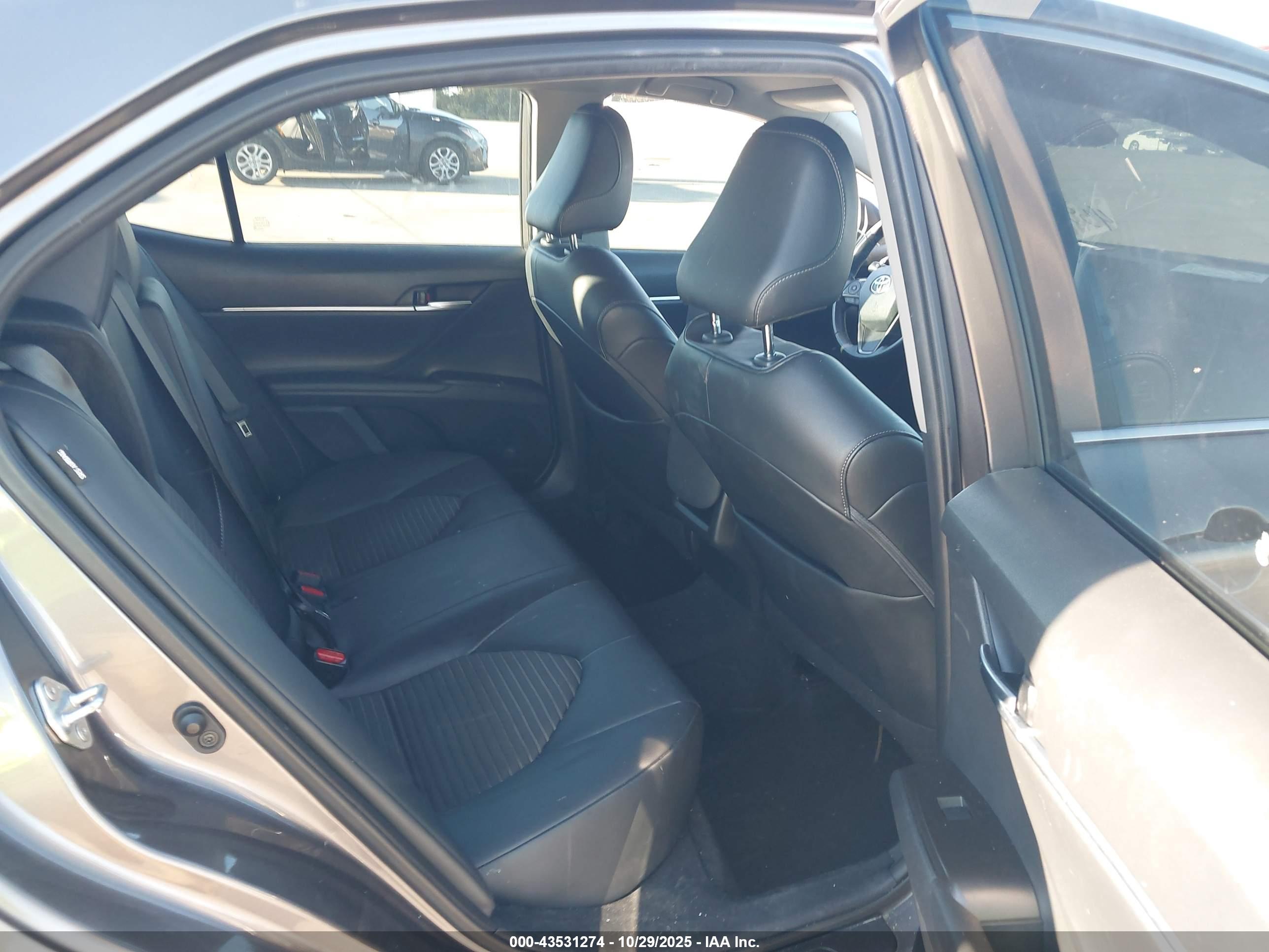 TOYOTA CAMRY image 8