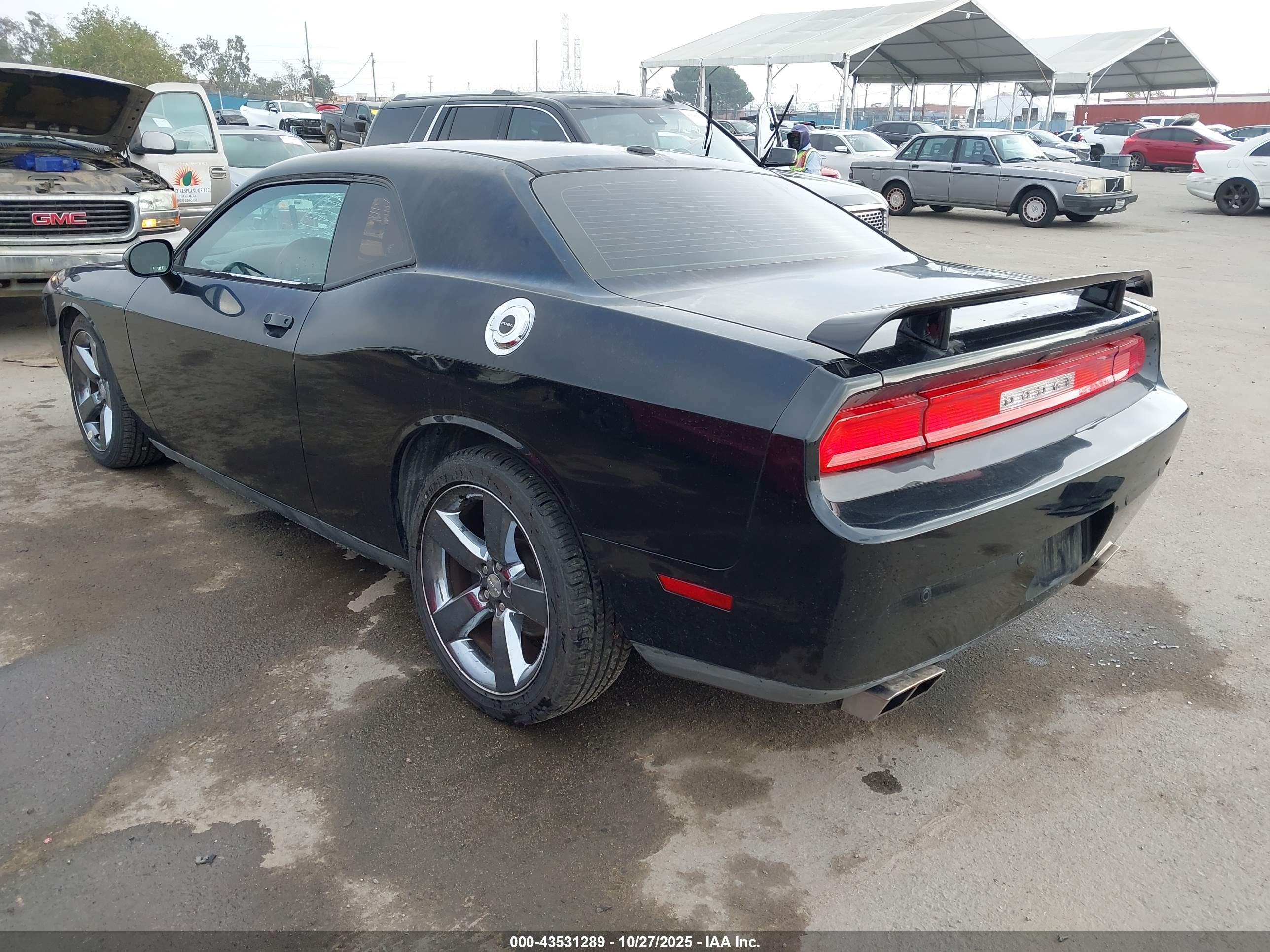 DODGE CHALLENGER image 3