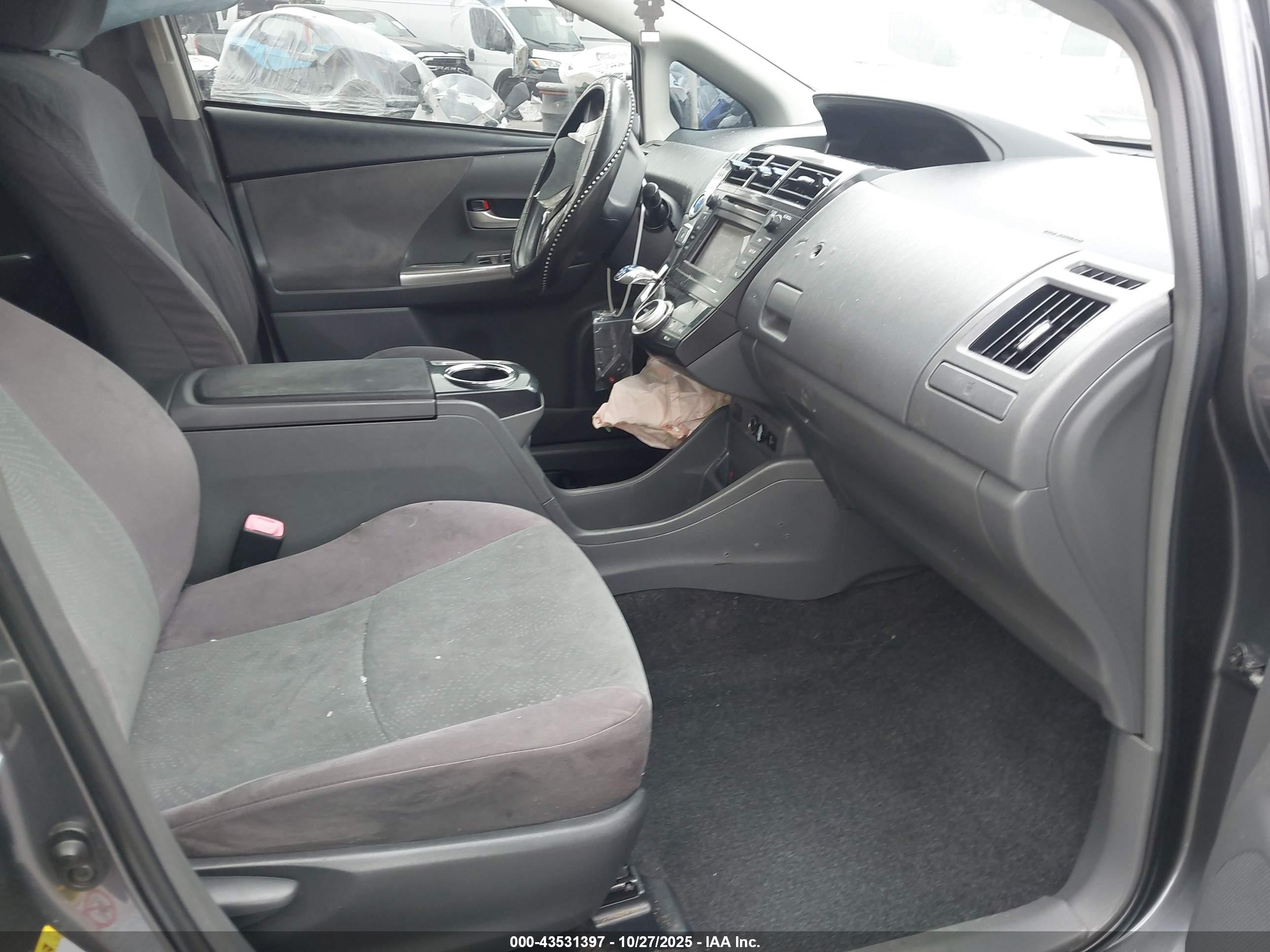 TOYOTA PRIUS image 5