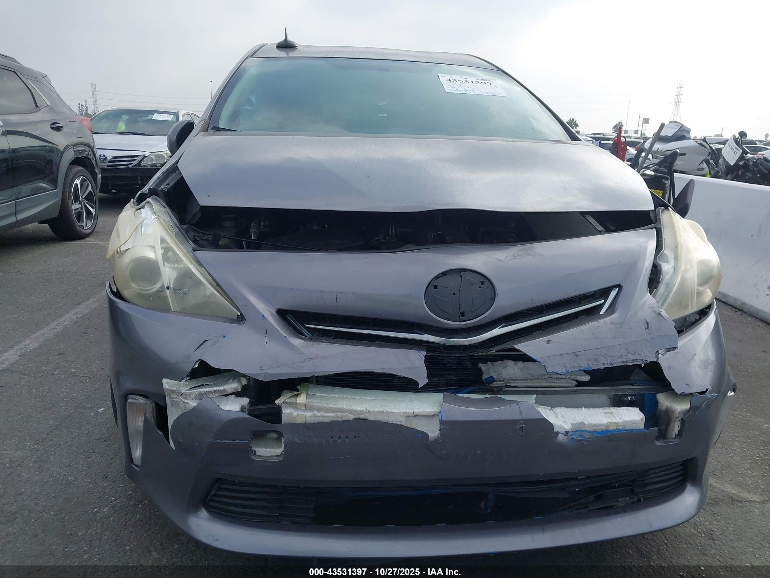 TOYOTA PRIUS image 6